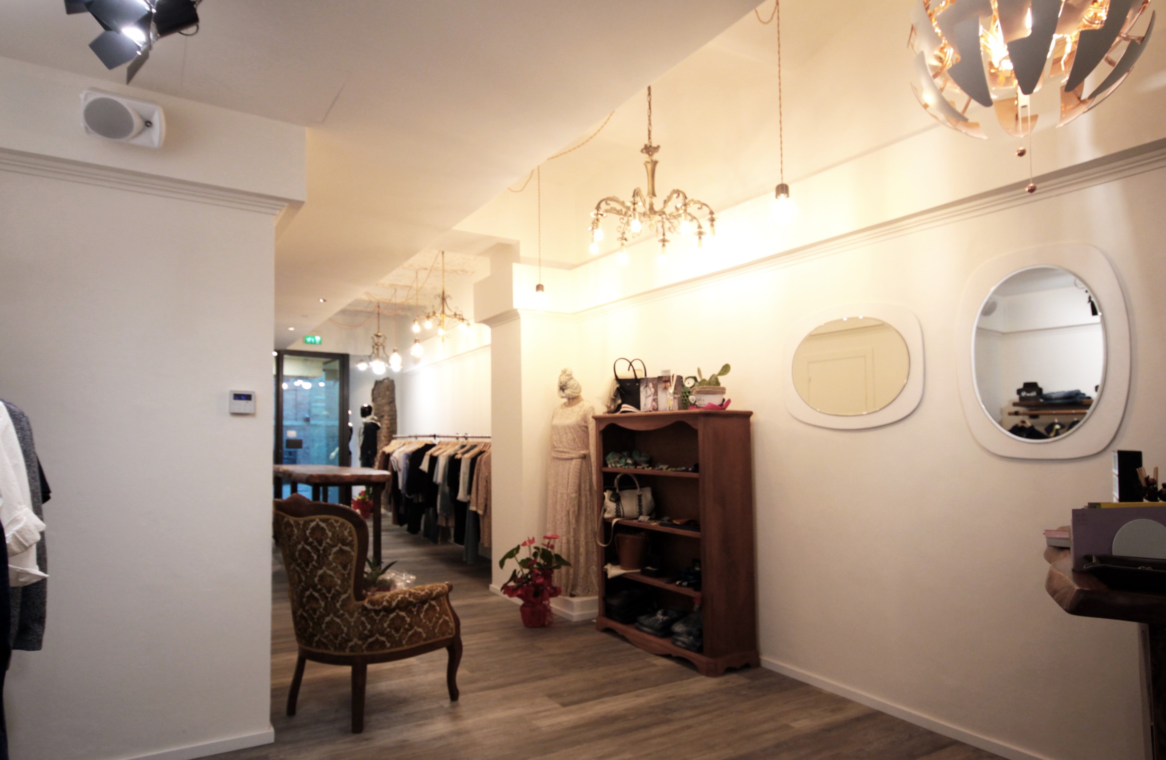 AMODO 时尚服装店 | 2017 年室内设计佳作-12