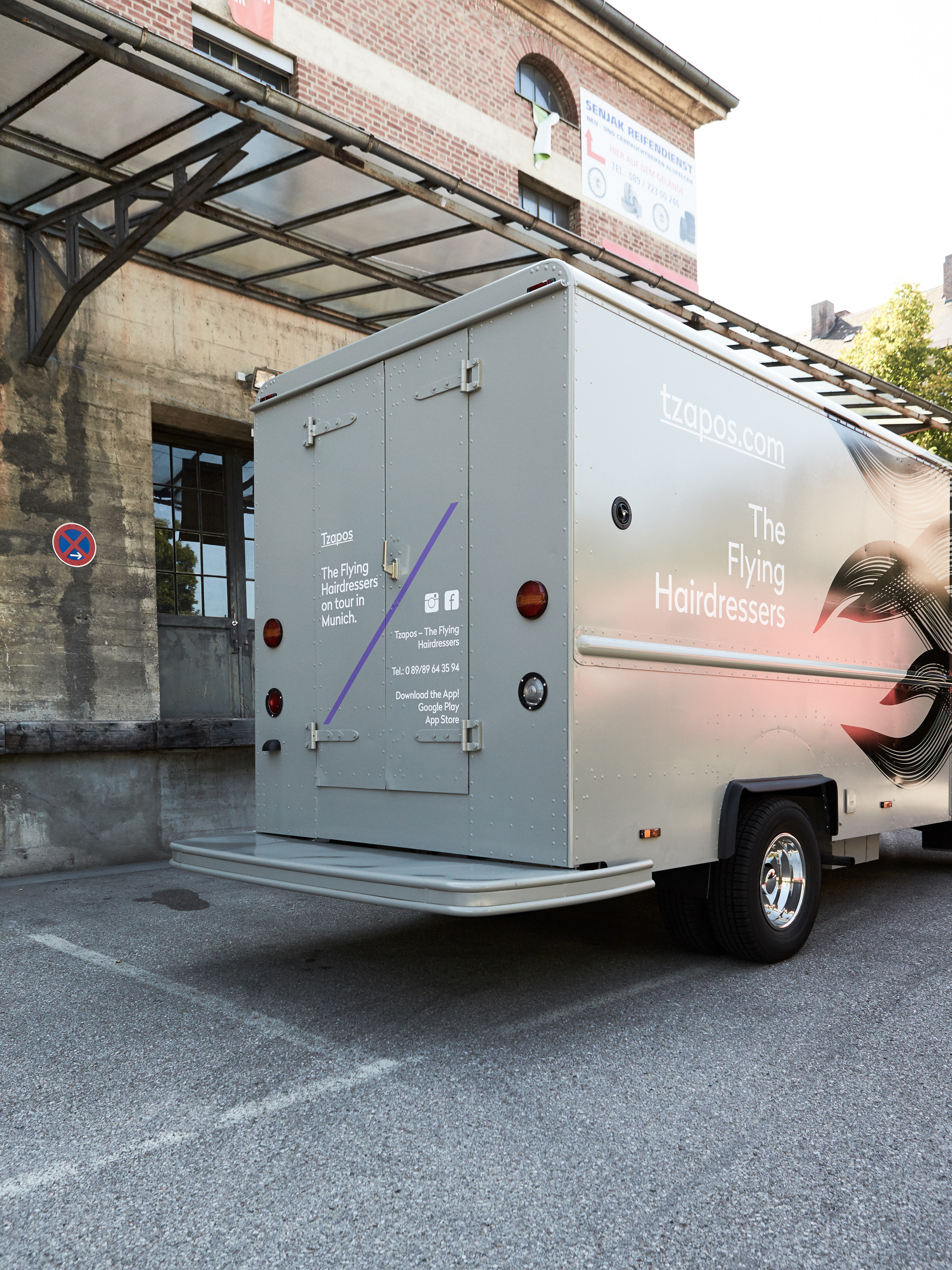 移动自由发艺空间 | “飞翔发艺师”Tzapos 的飞驰创意-1