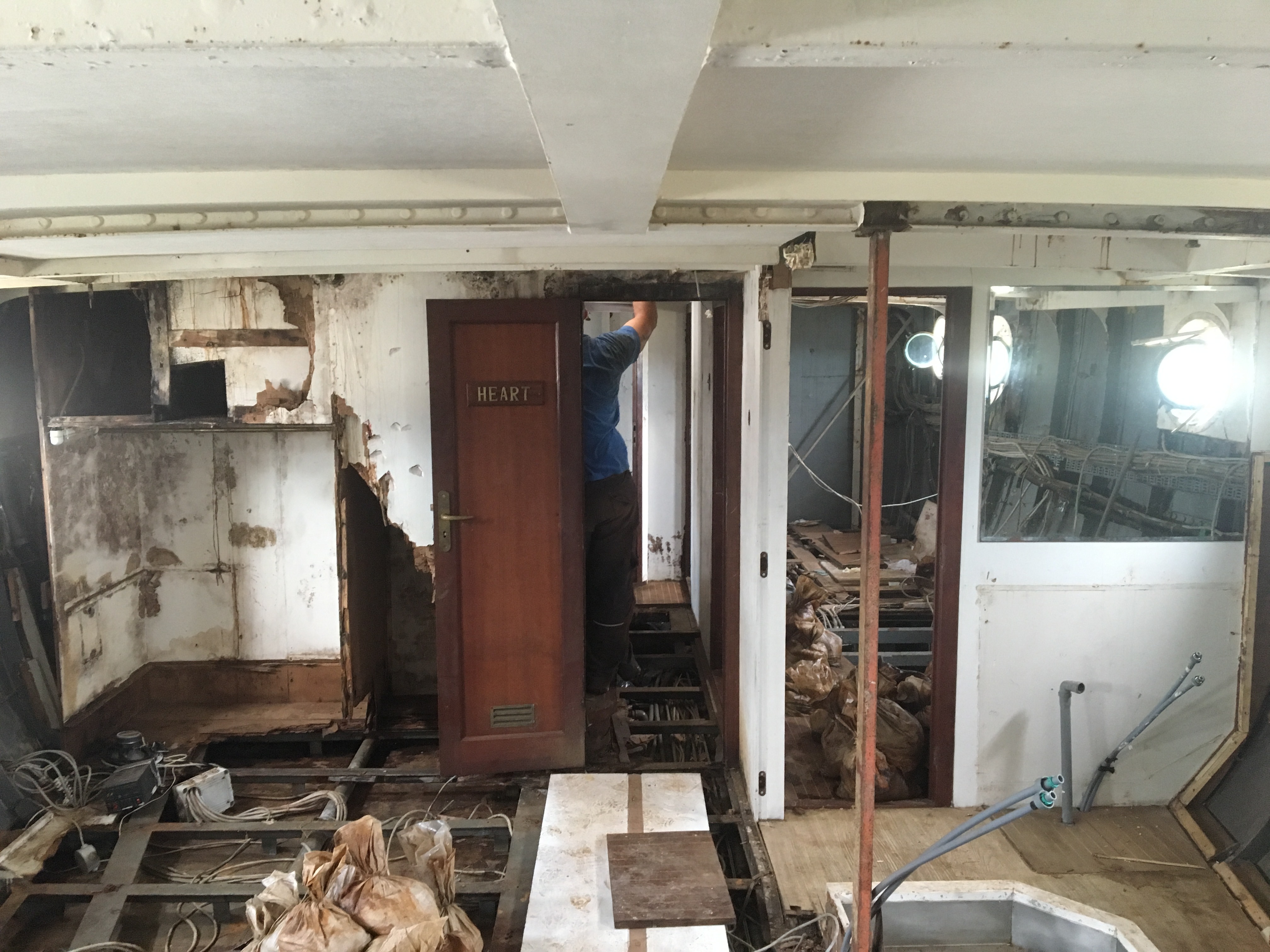 豪华游艇"Letting Go"的室内设计亮点-5