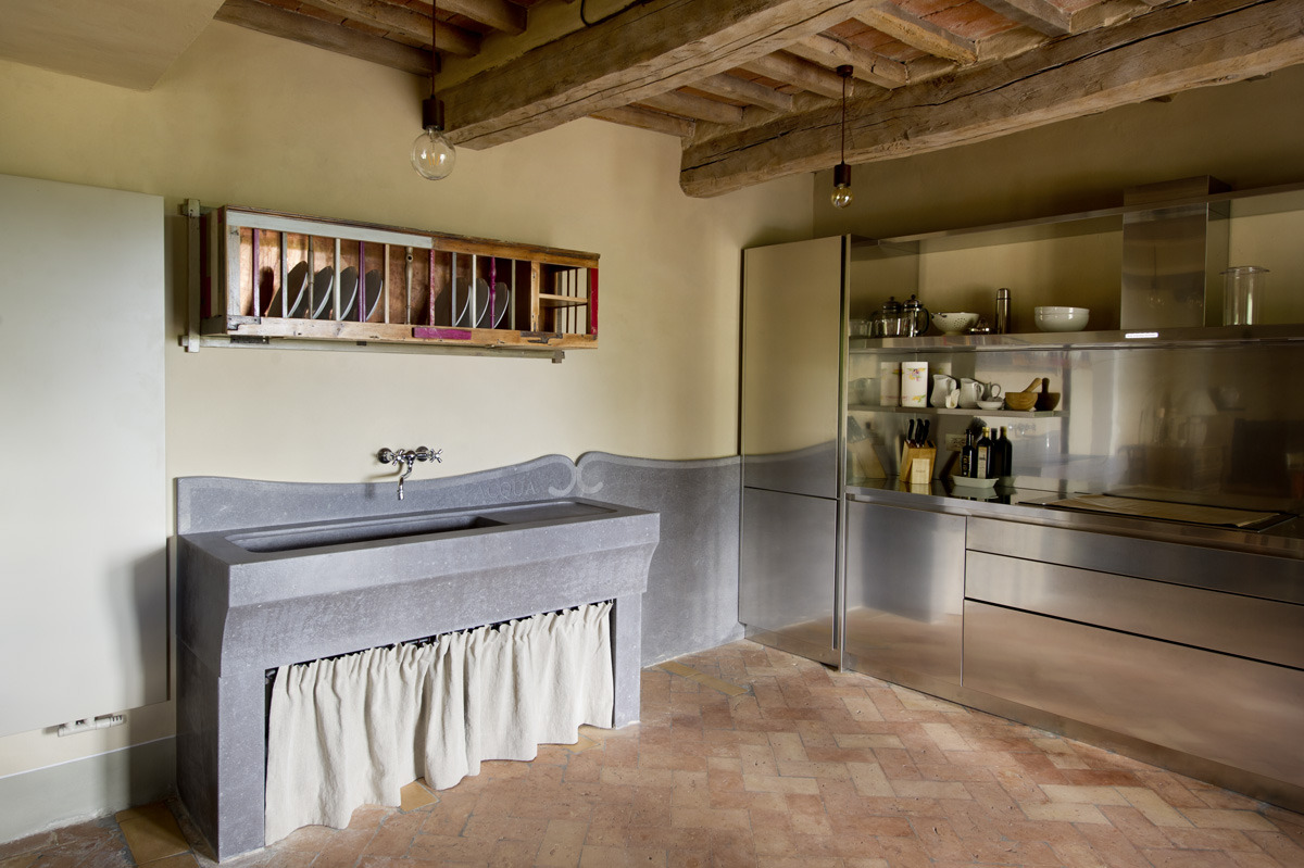 颠覆传统的乡村风格木制餐具柜-31