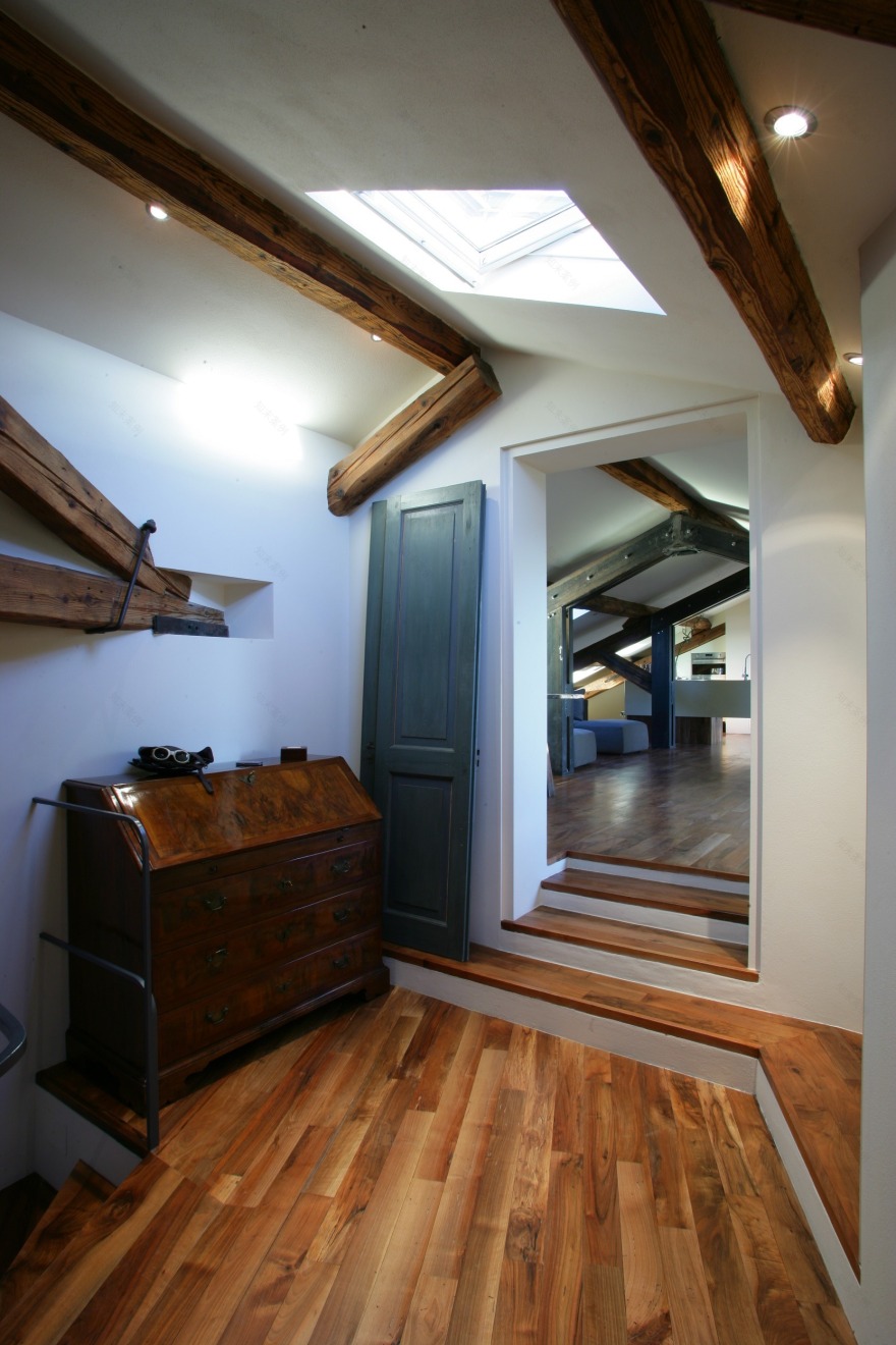 翻新旧阁楼,打造城市中心温馨休憩地-9