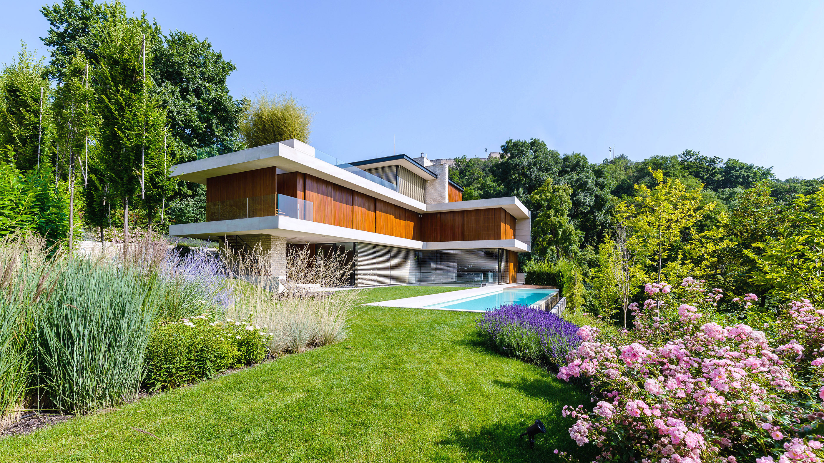 Modern villa shading by Krüllung-0