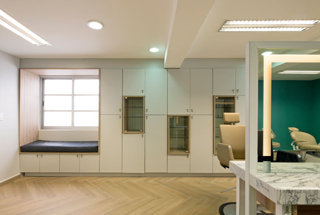 墨西哥城 Silvia Galván 康德萨美容院,历史与现代的完美融合-17