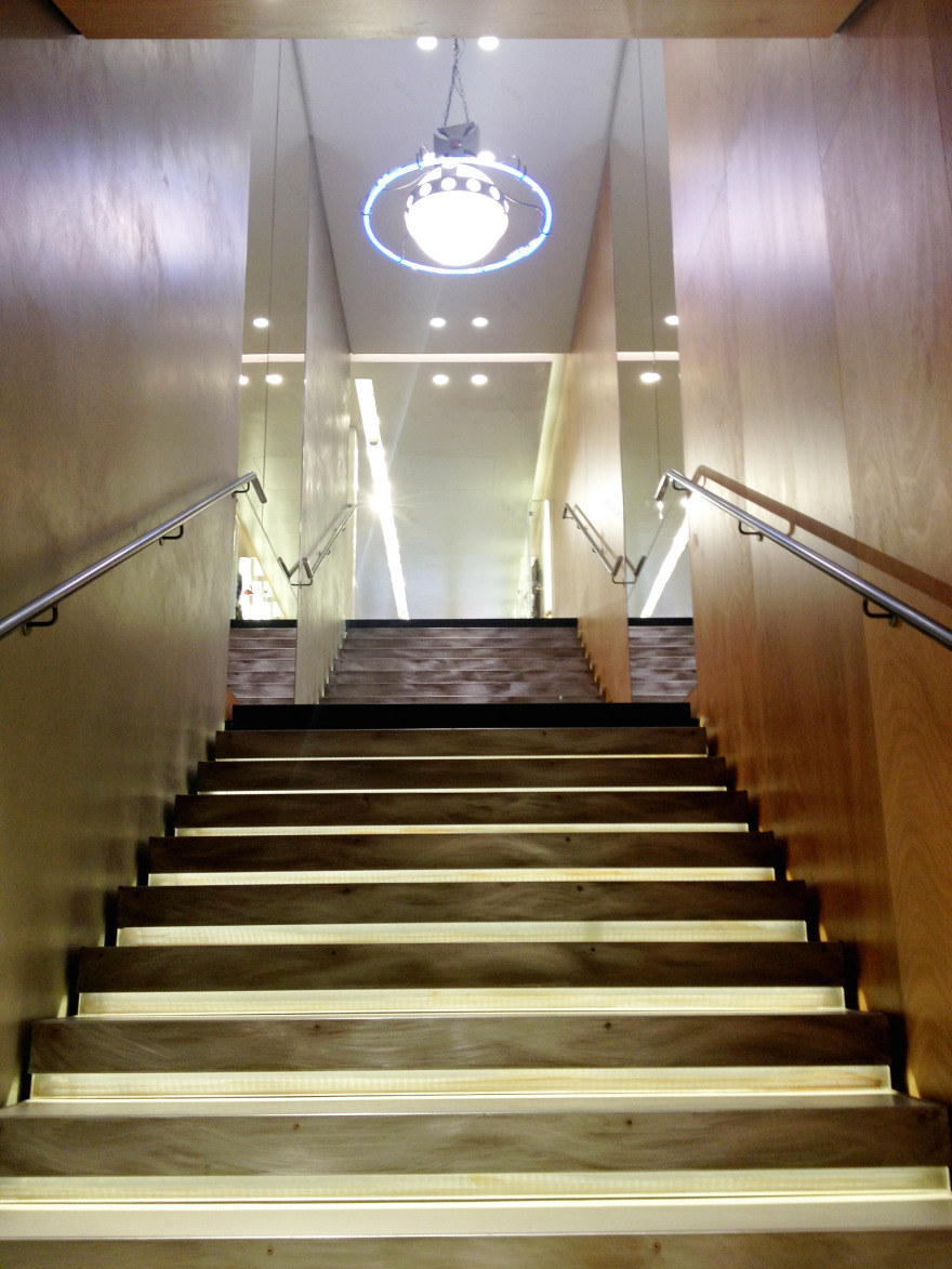 巴黎 Vivienne Westwood 旗舰店 | 工业风与自然材料的和谐融合-22