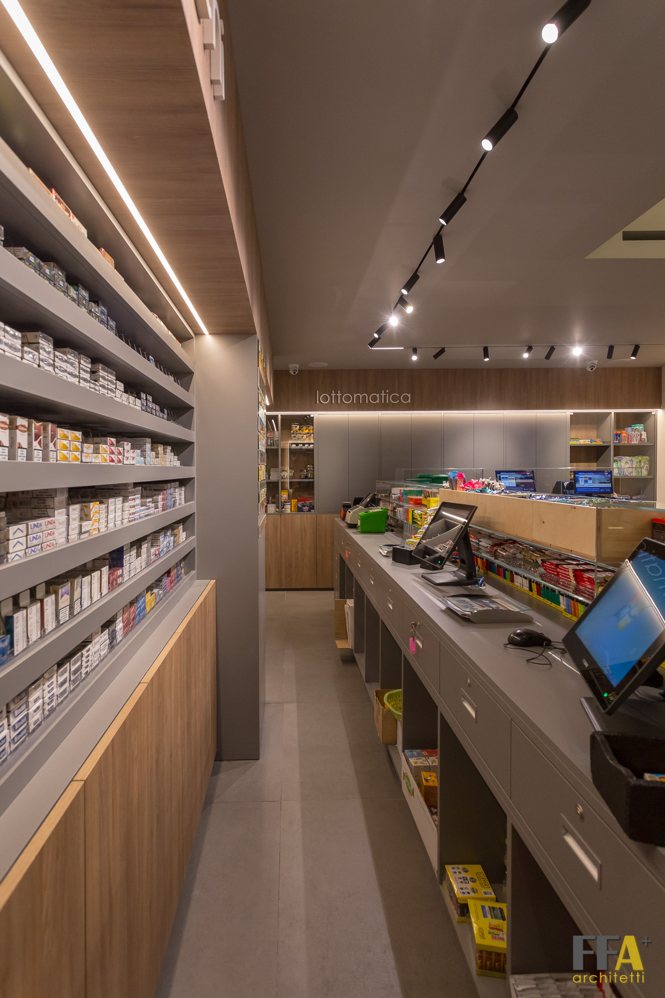 2017 年完成的意大利 Catania 市历史建筑中的 Tabaccheria Salice 店铺室内设计-7