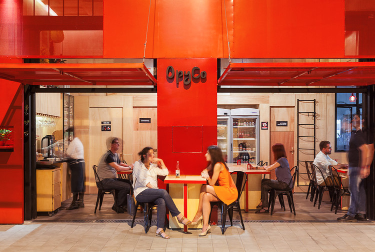 葡萄牙白色商店 · 衣架矩阵构建独特空间-17