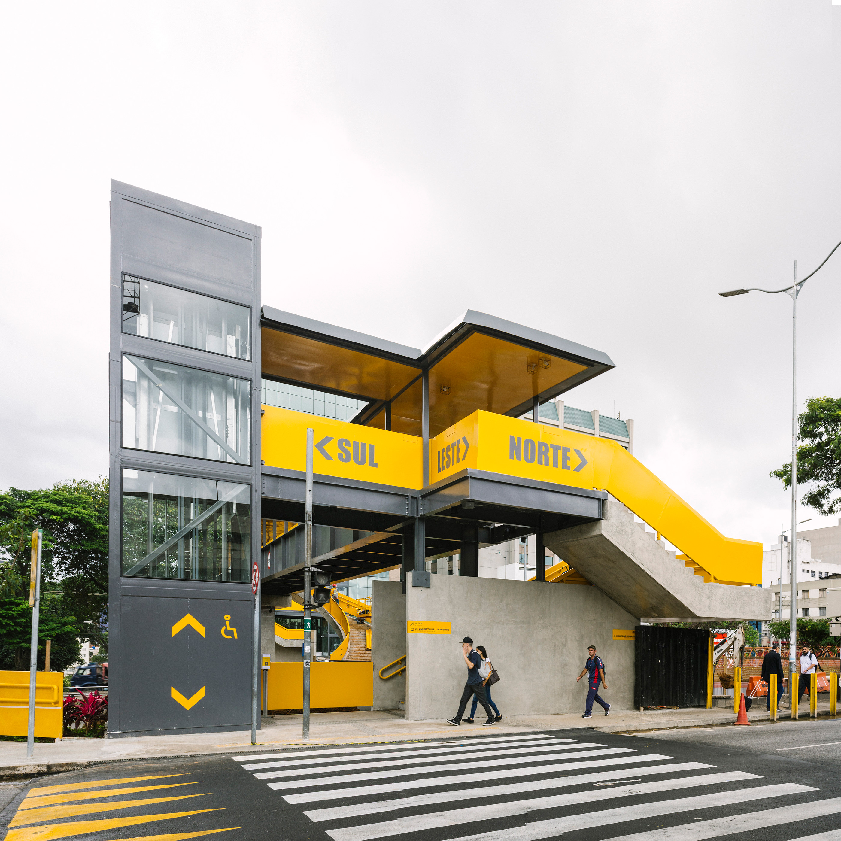 巴西圣保罗国际机场通道视觉设计-2