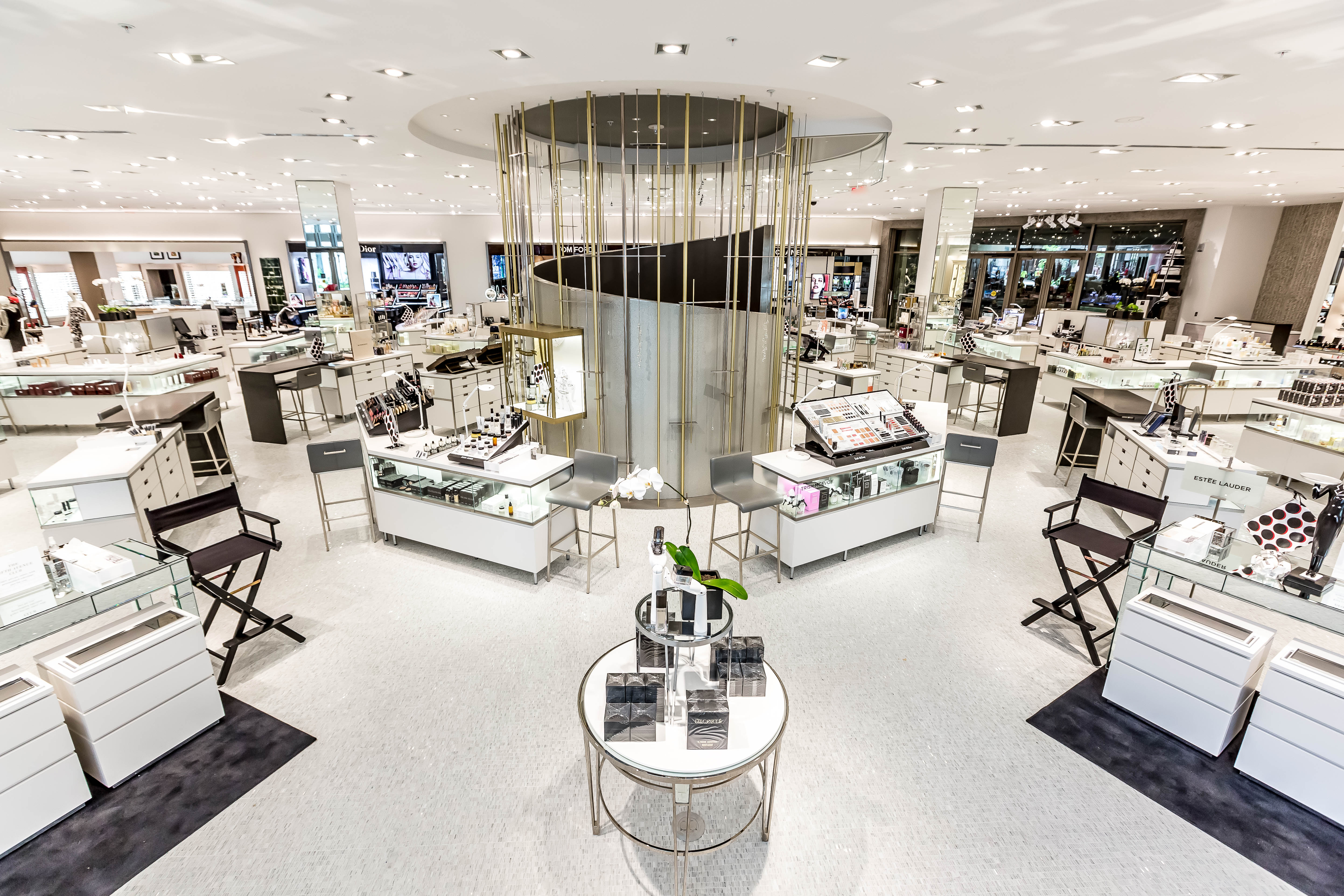 夏威夷 Saks 第五大道商店 | 自然光与瀑布灵感的室内设计-8