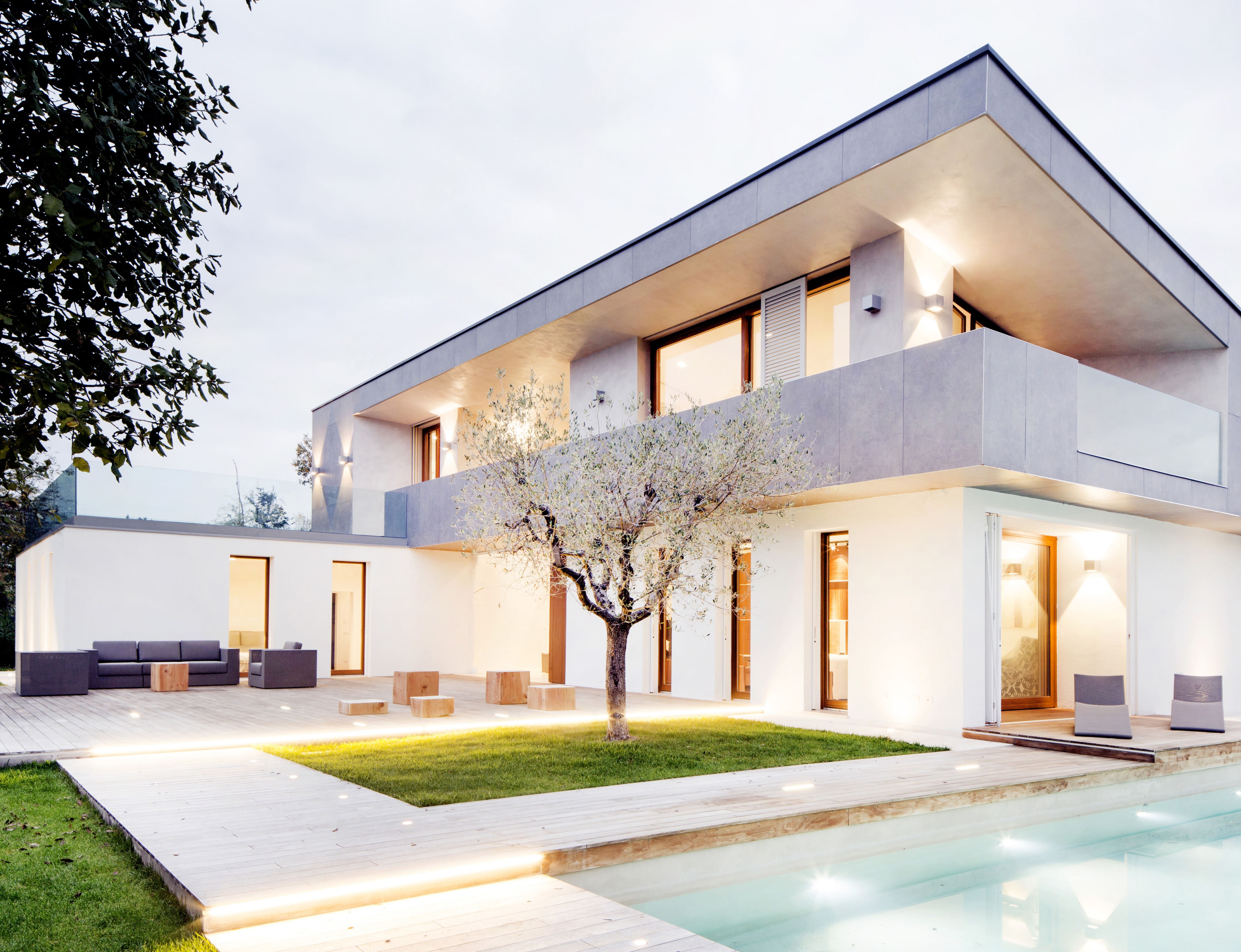 简练纯粹,自然光影交织的意大利别墅设计-25