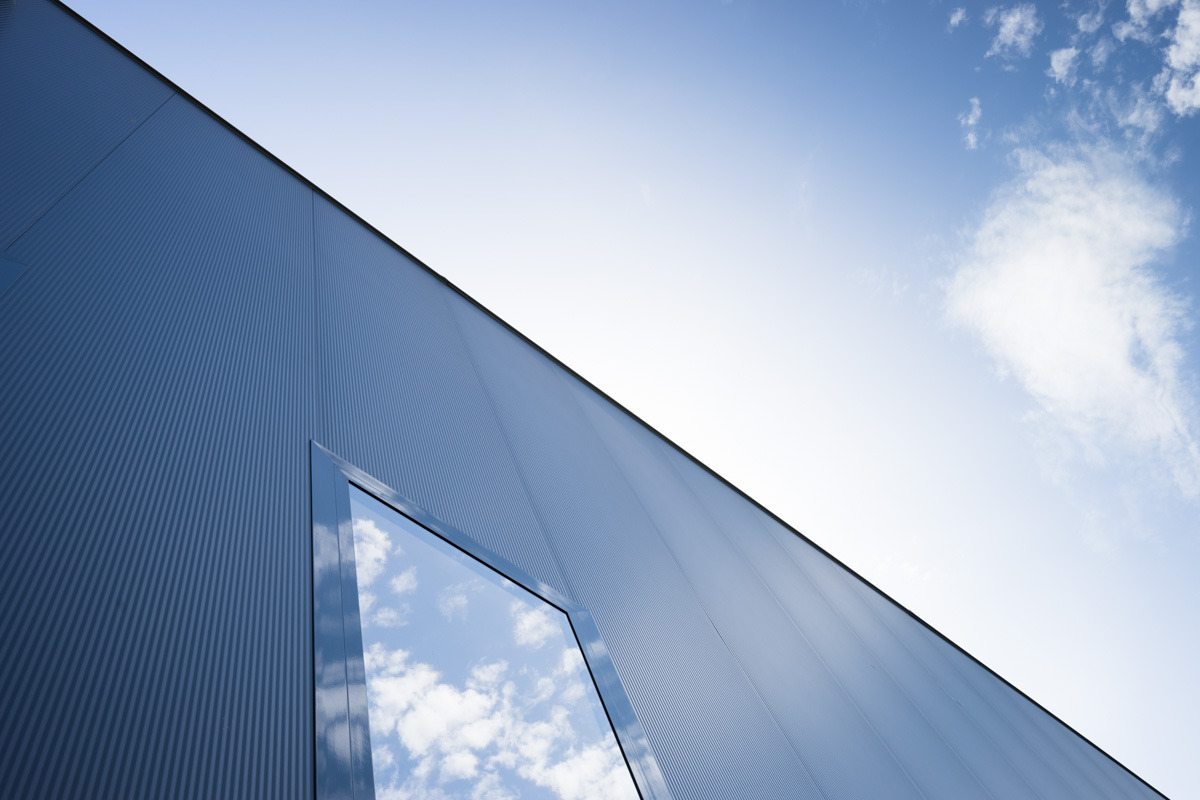 意式工厂变身透明地标,绿色办公新概念-15