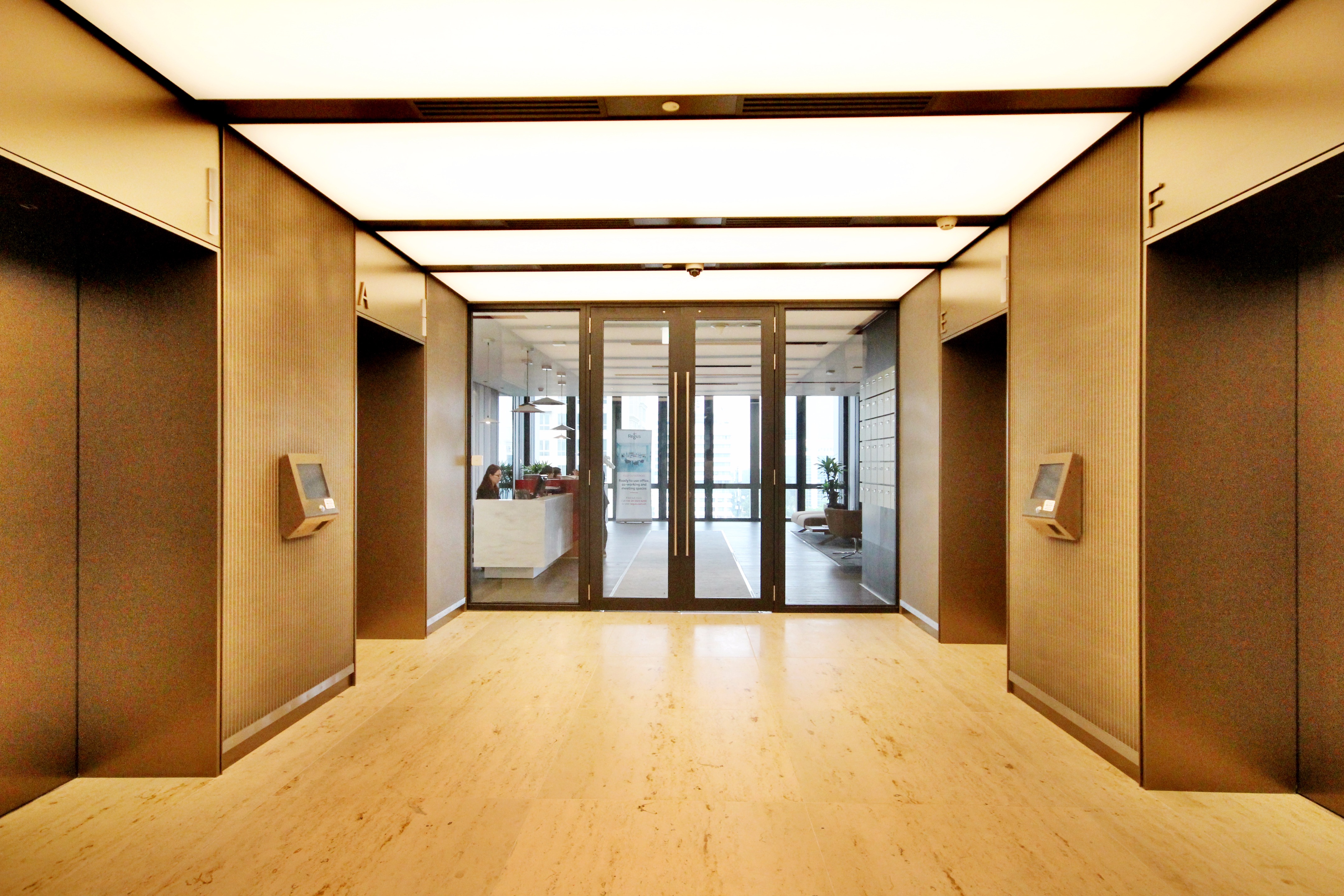 越南最大城市中心的灵动办公空间-28