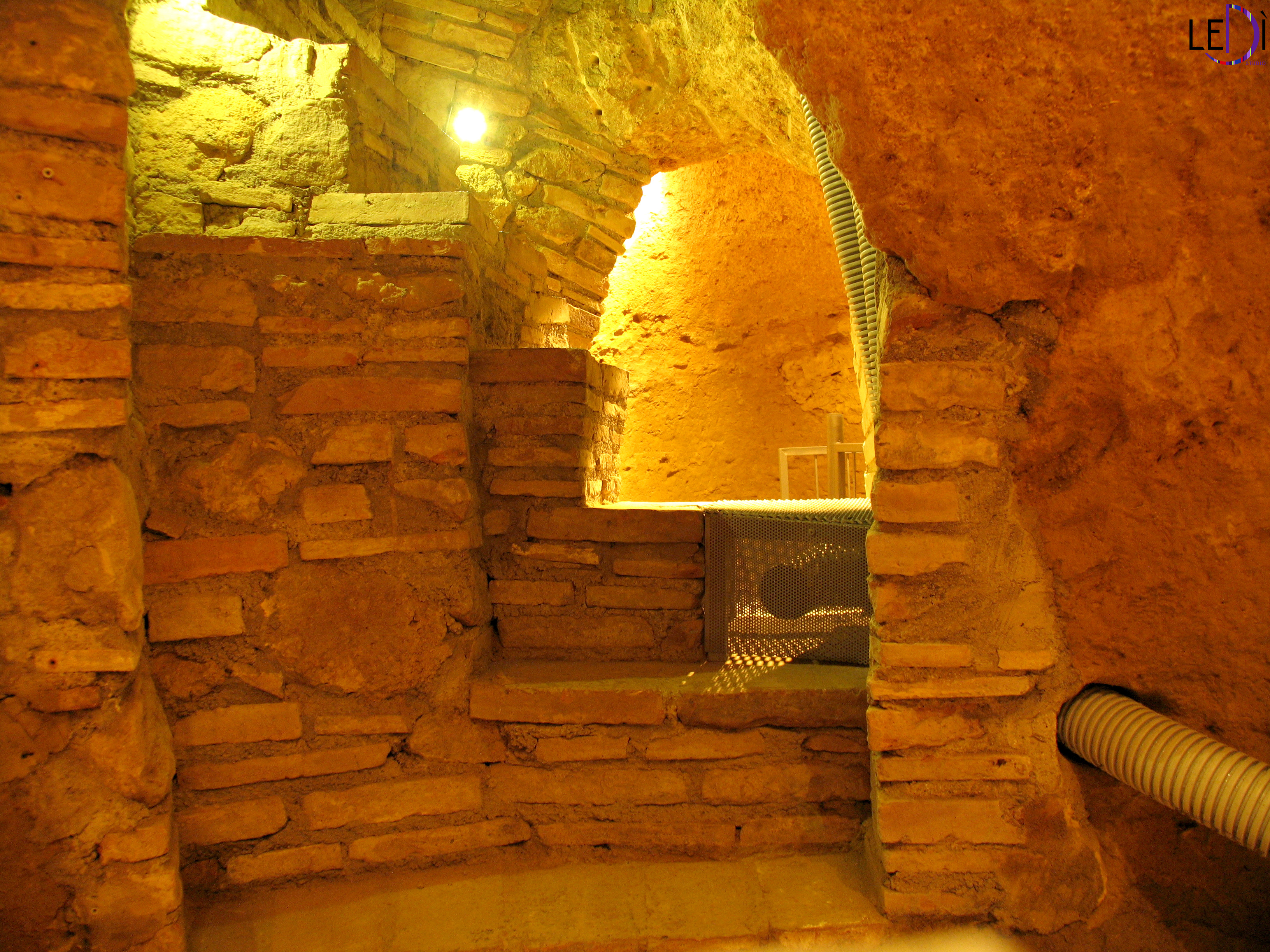 地下室秘境 · 玻璃盒中的彩色世界-11