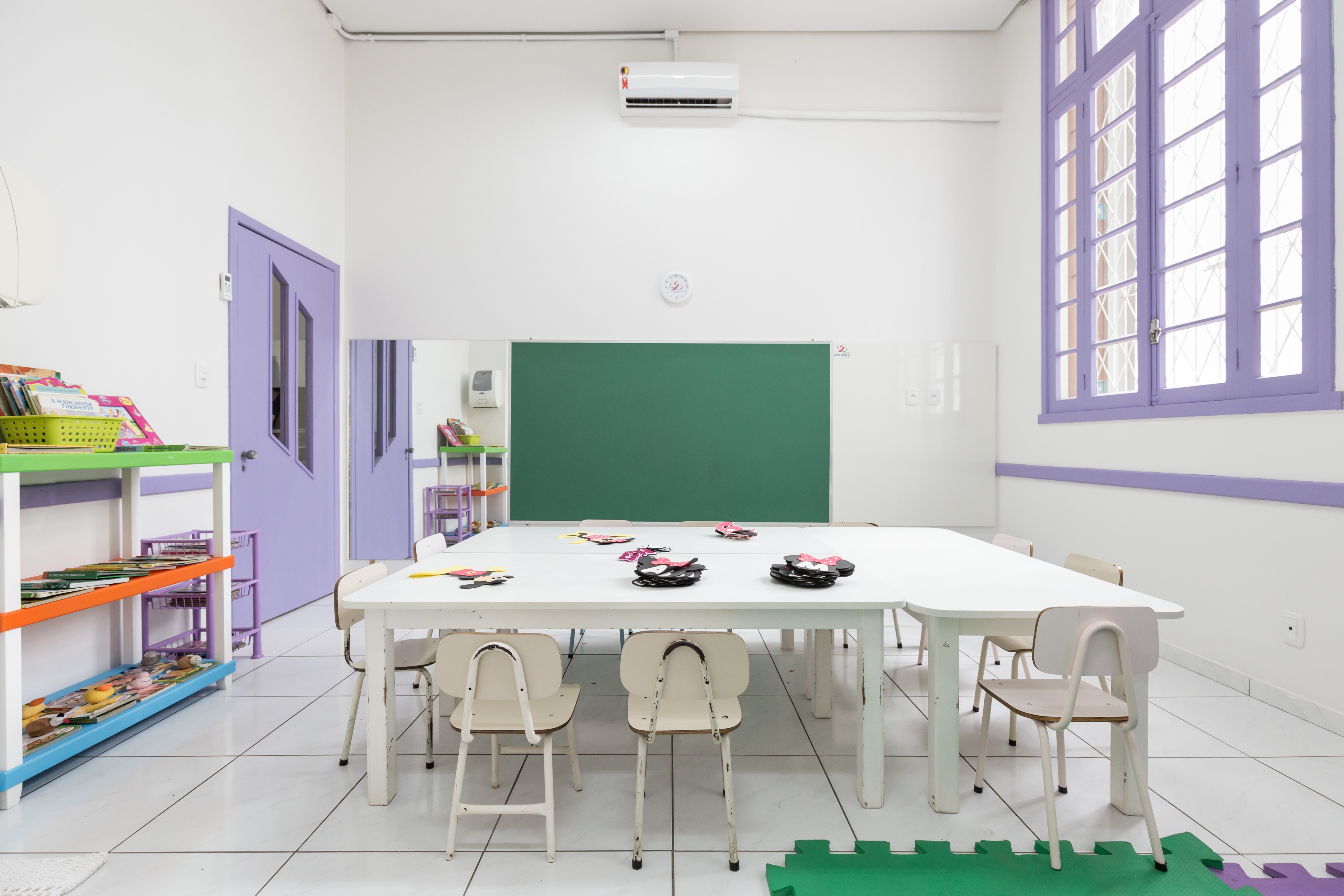 巴西幼儿园色彩斑斓的空间设计-44