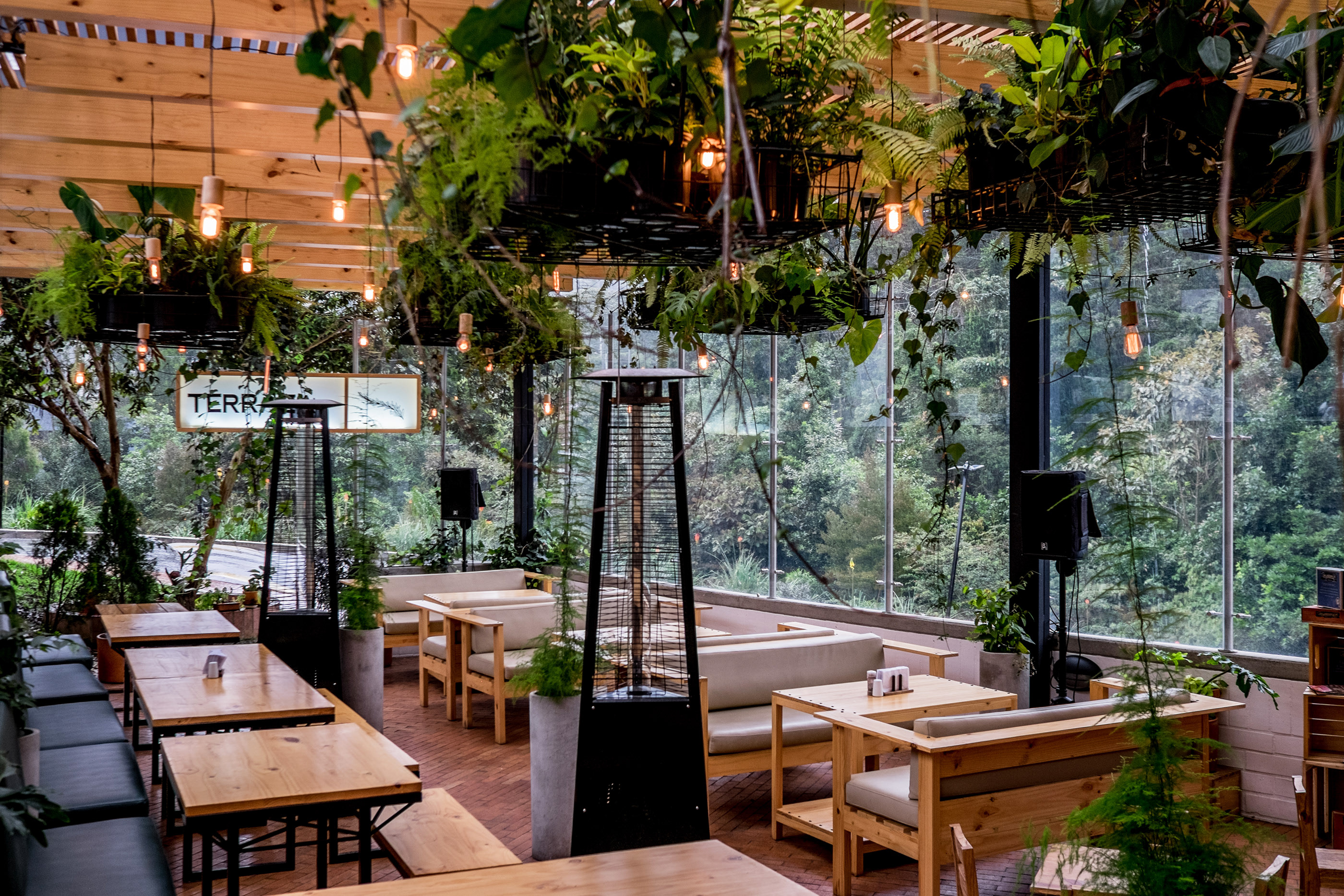 哥伦比亚 Casablanca 餐厅翻新设计 | 多样风格统一标识-5