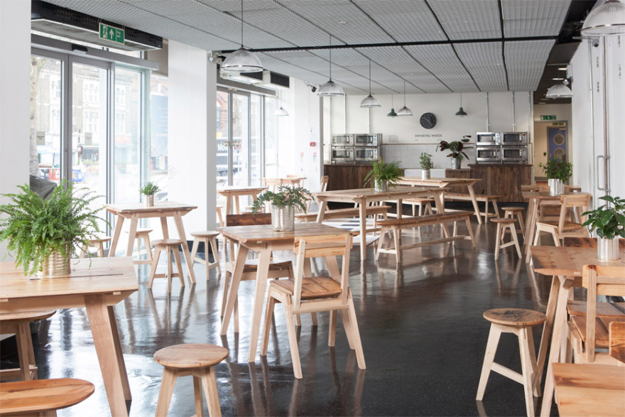 伦敦艺术学院弹出式咖啡厅 家具设计展现独特美学-5