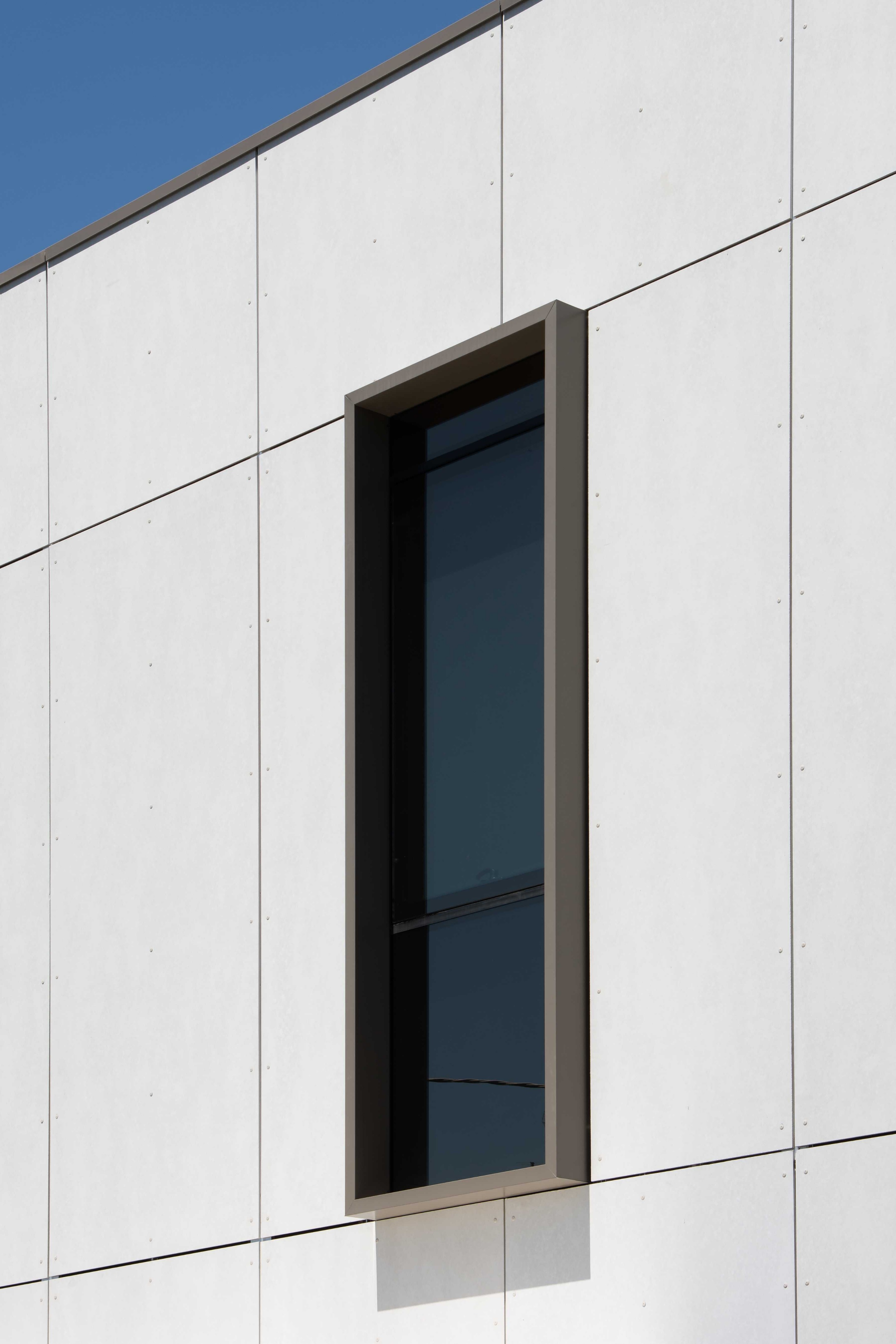 2018 年 C 大楼 | 混凝土加固的办公建筑杰作-4