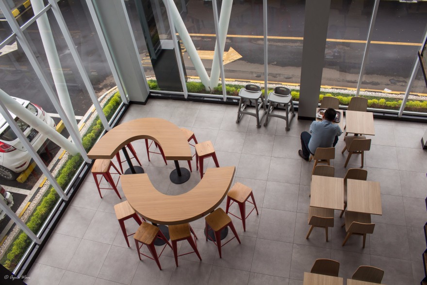 印尼 KFC 主题餐厅 | 现代简约设计典范-11