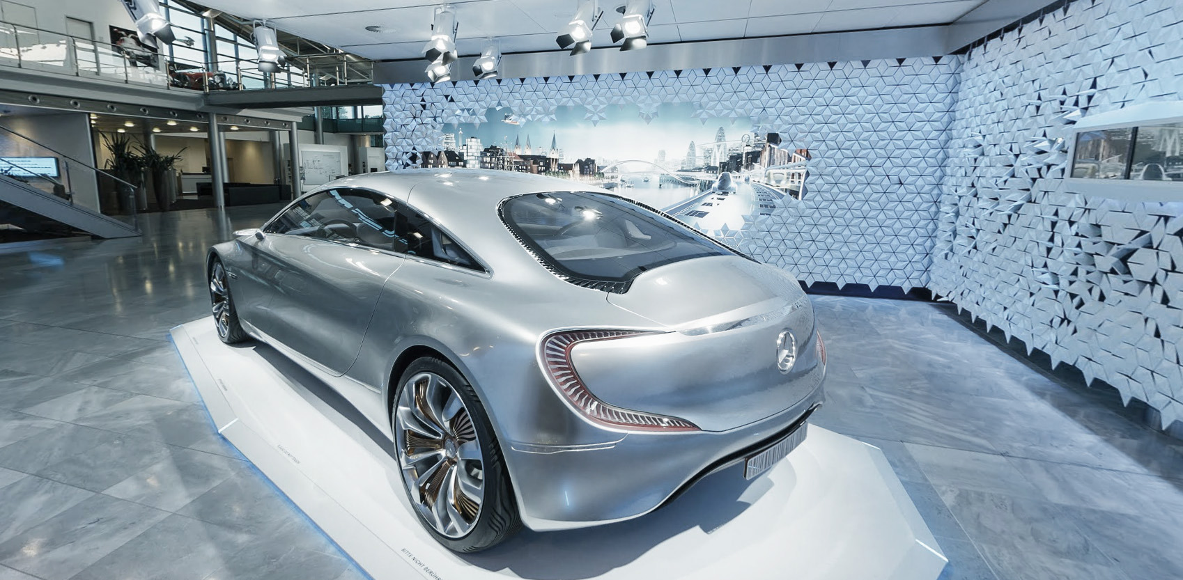 奔驰博物馆的创意墙面设计-5