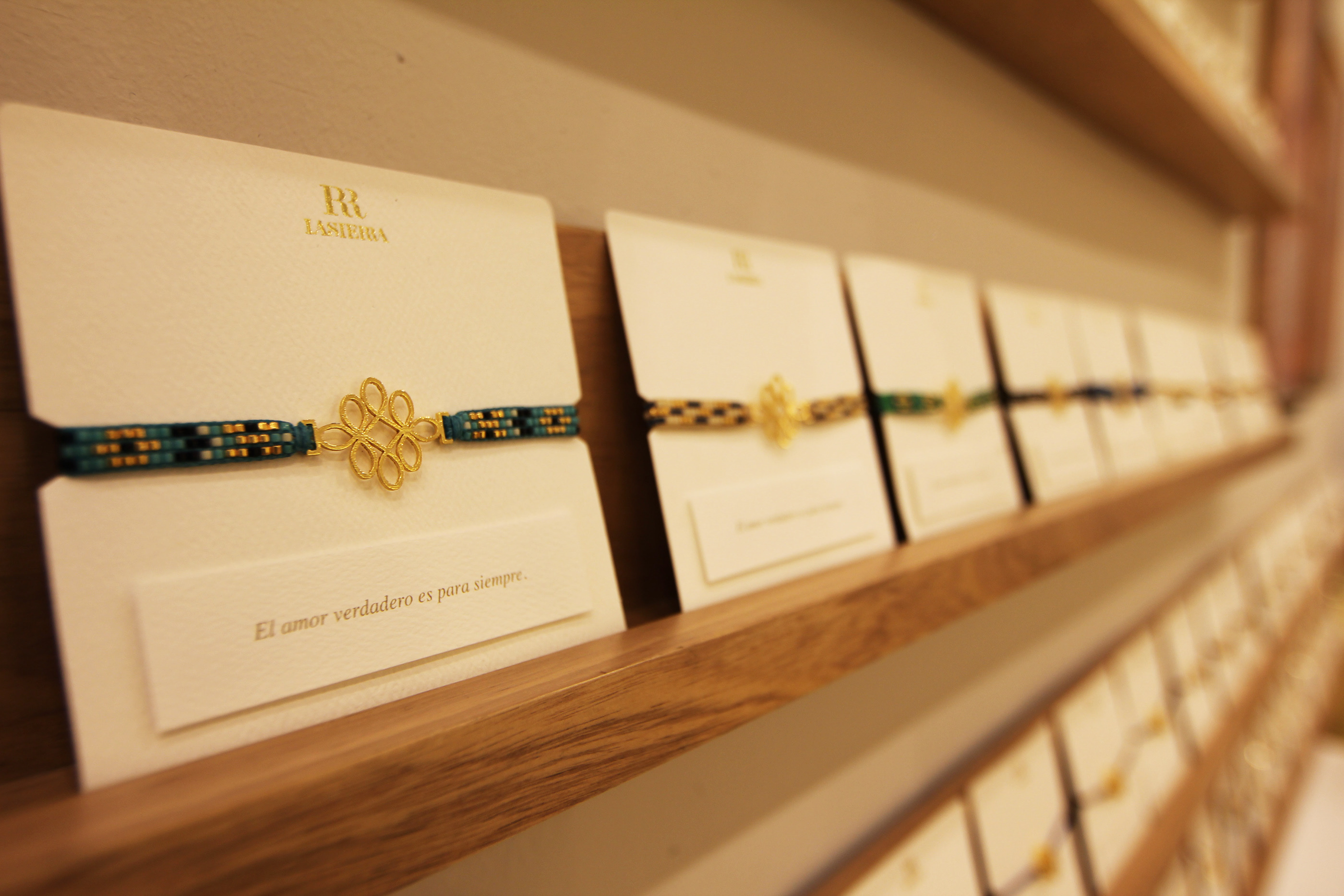 哥伦比亚手工珠宝品牌 LA SIERRA 室内设计-6