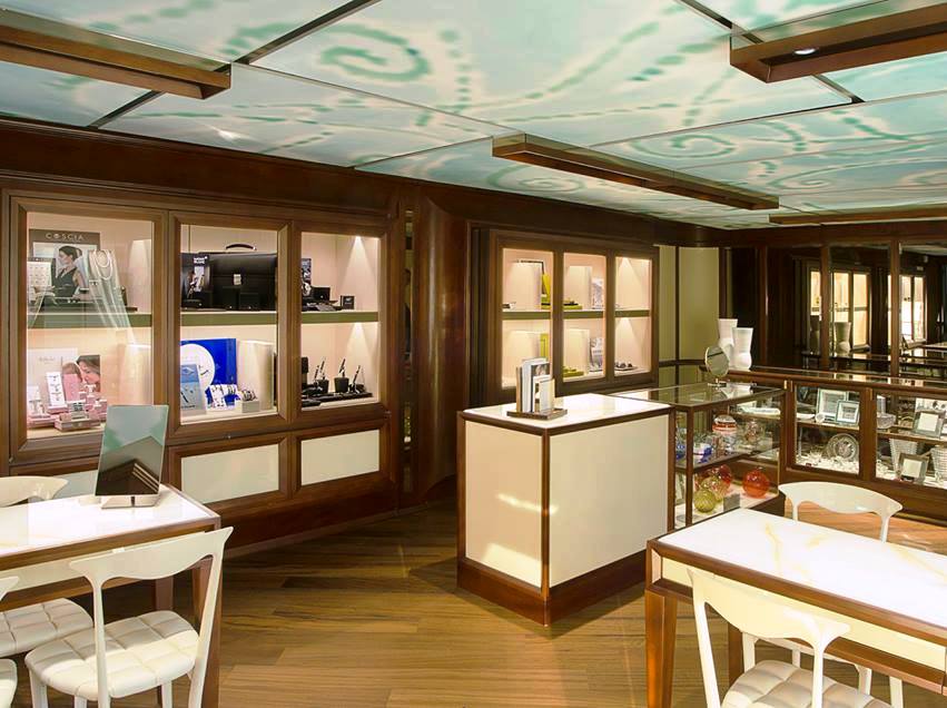 经典翻新 | 2015 年 Sergio Capone 珠宝店室内设计案例-5