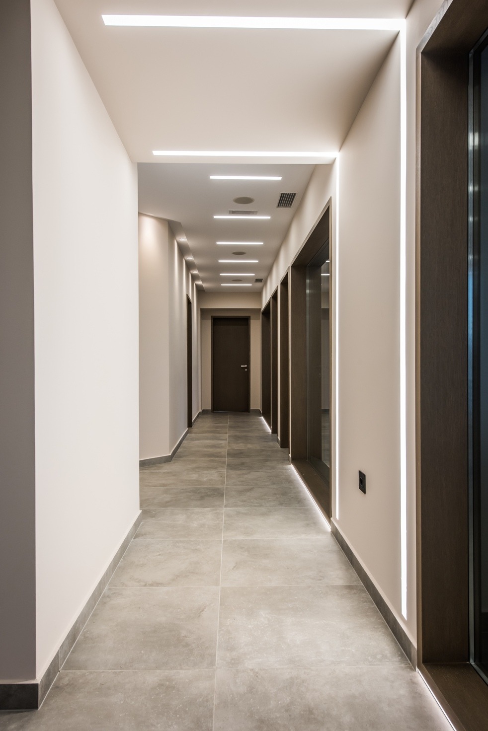 2017 年完成的 KARATZIS S.A.办公室大楼室内设计案例-23