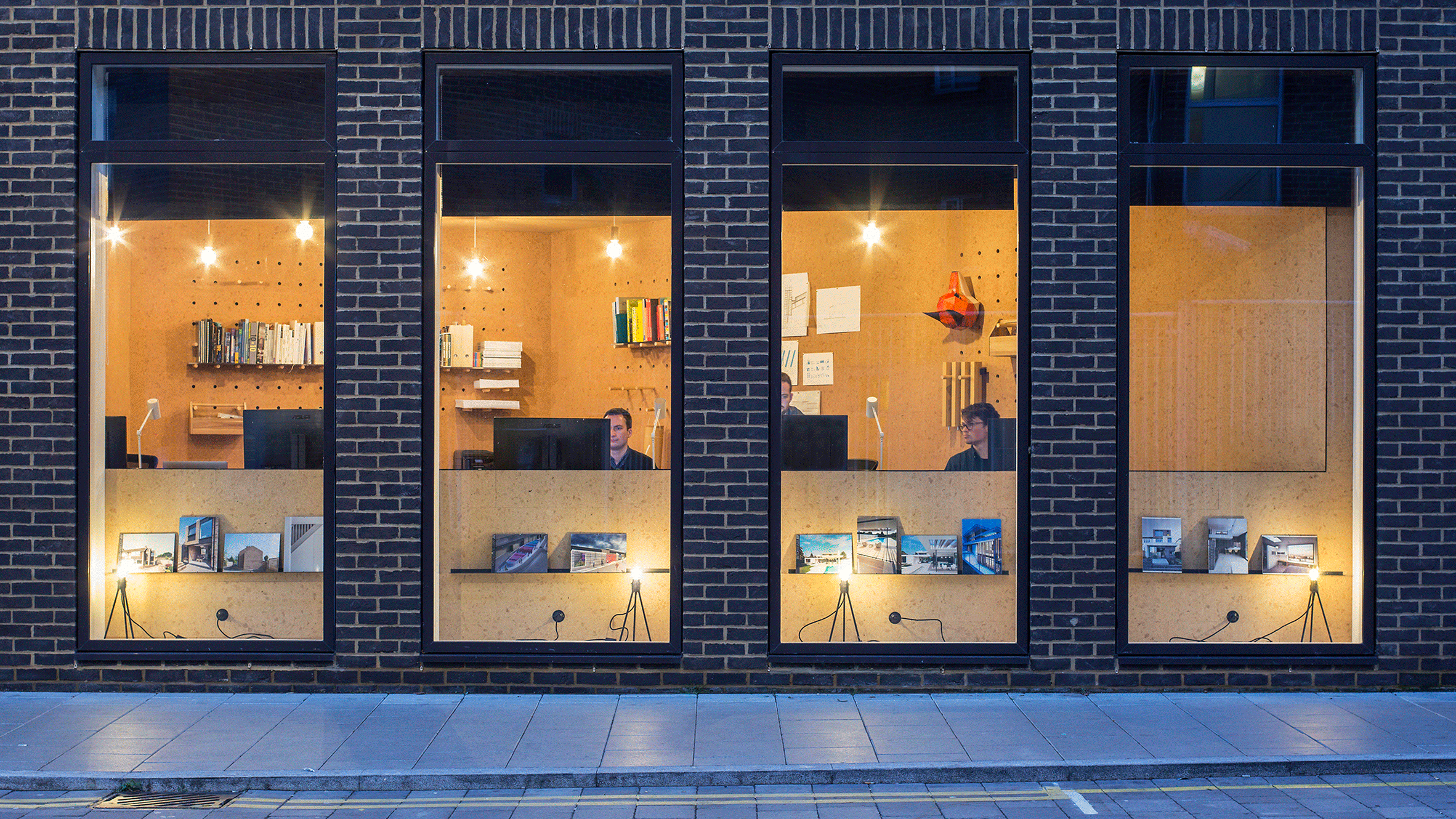 伦敦建筑工作室打造软木吊舱空间 灵活多变创意无限-0