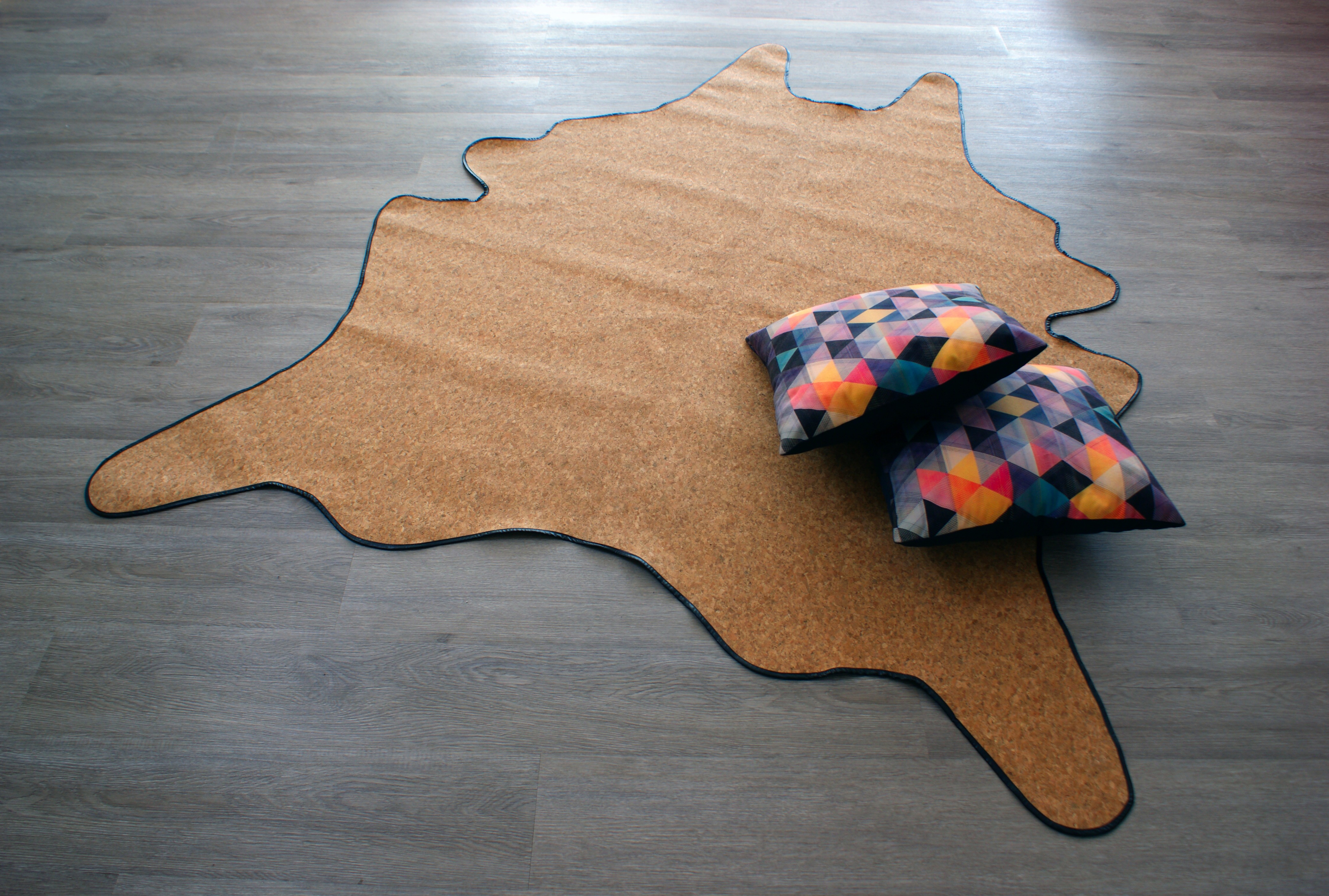 VEGAN 牛皮质地地毯-13