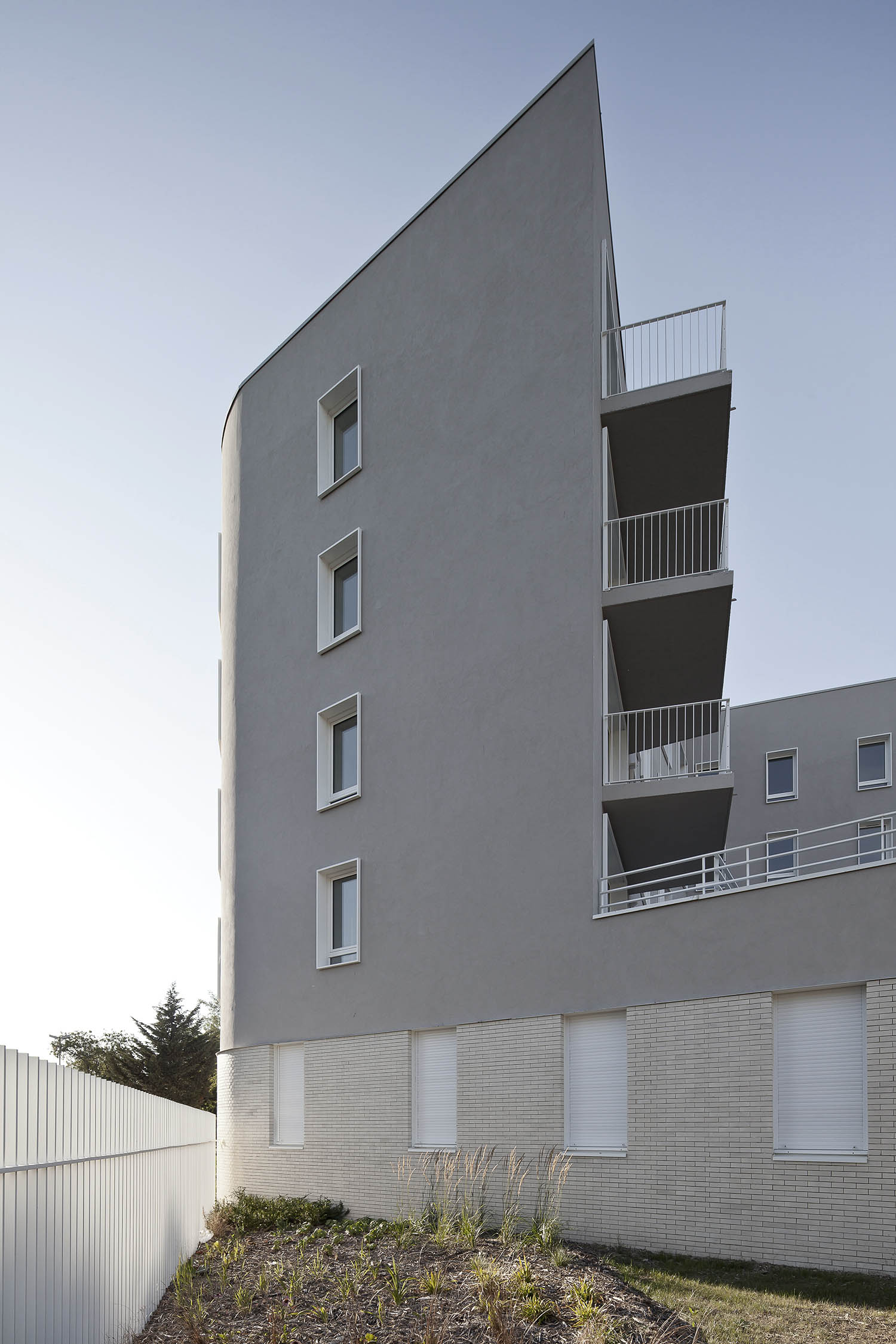 融入城市肌理的绿色住宅设计-7