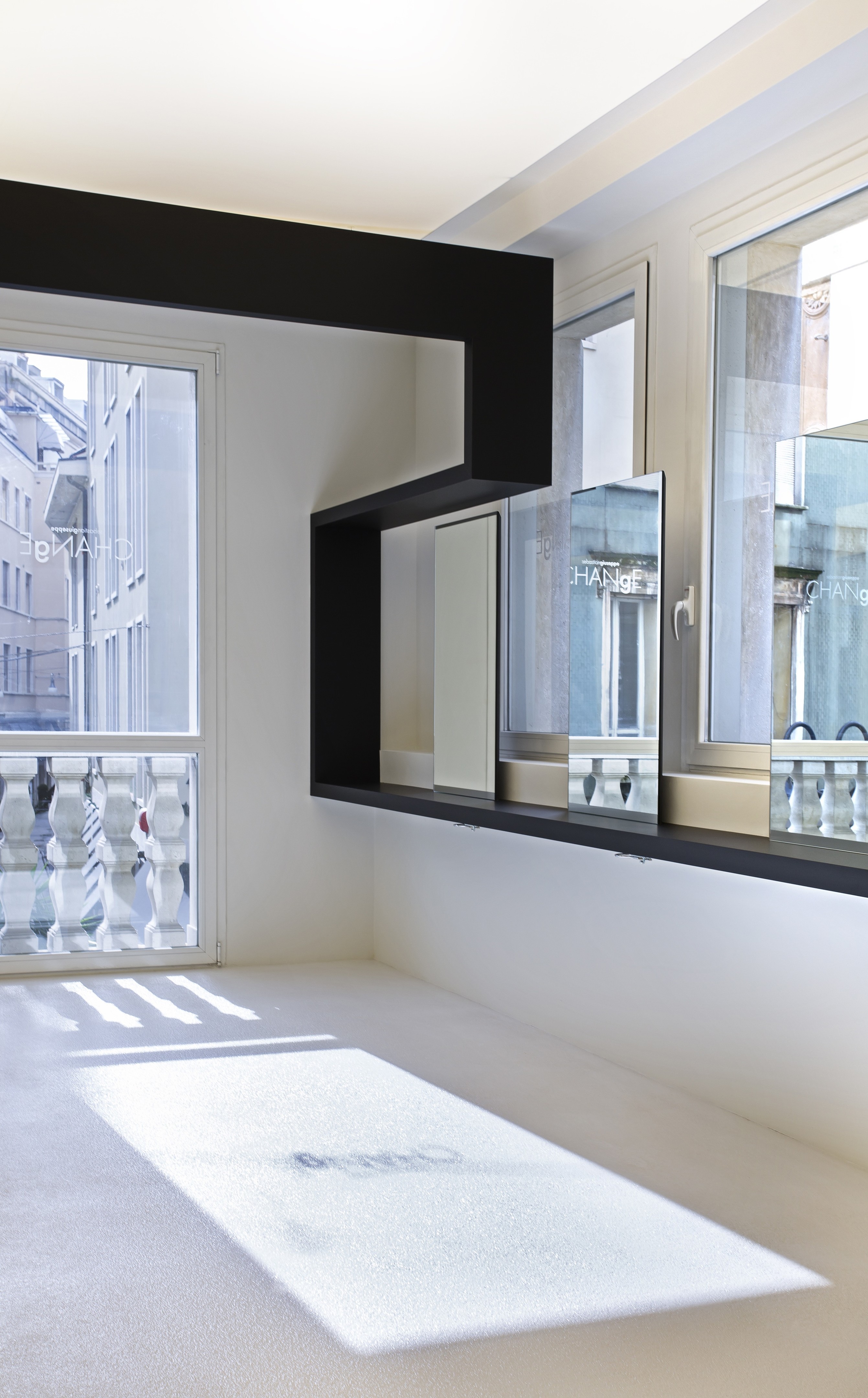 变化的线条之美 · 意大利商店室内设计-32