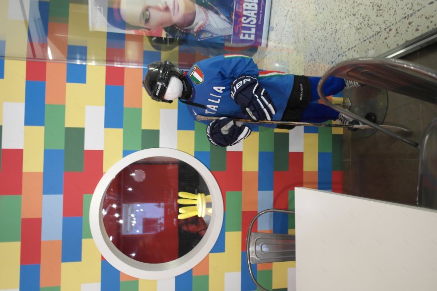 创意玩具店里的意大利手工冰淇淋-30