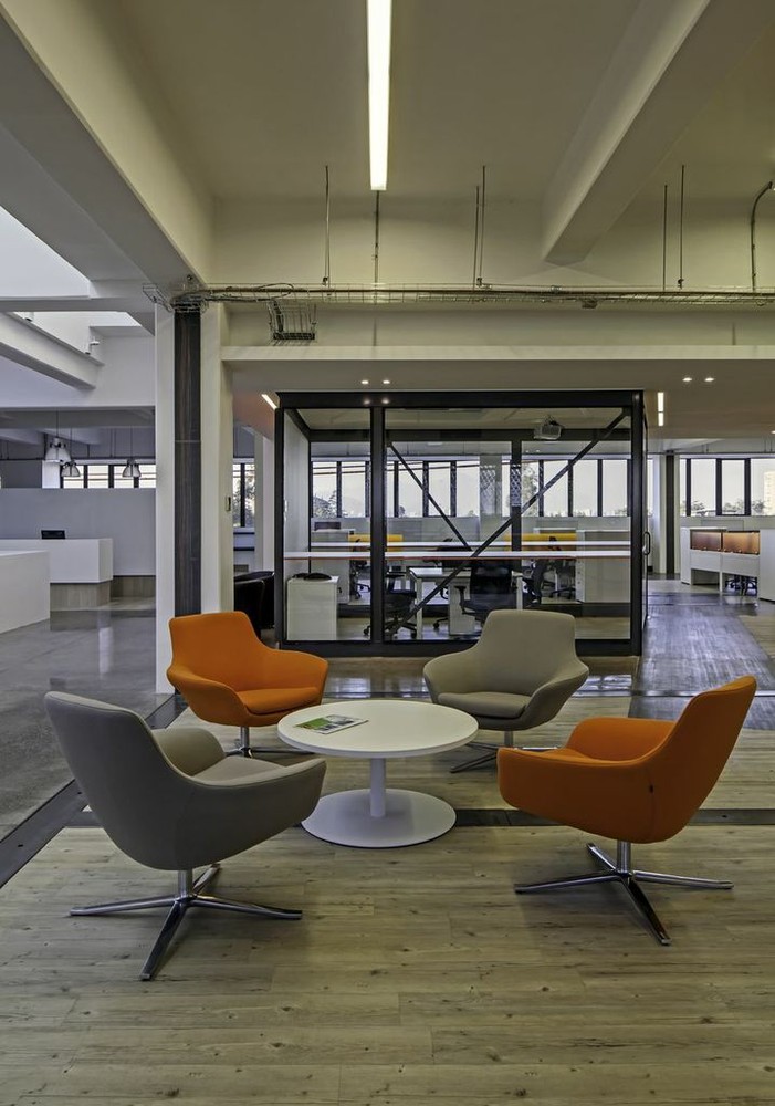 释放建筑潜能,打造高效现代办公空间-36