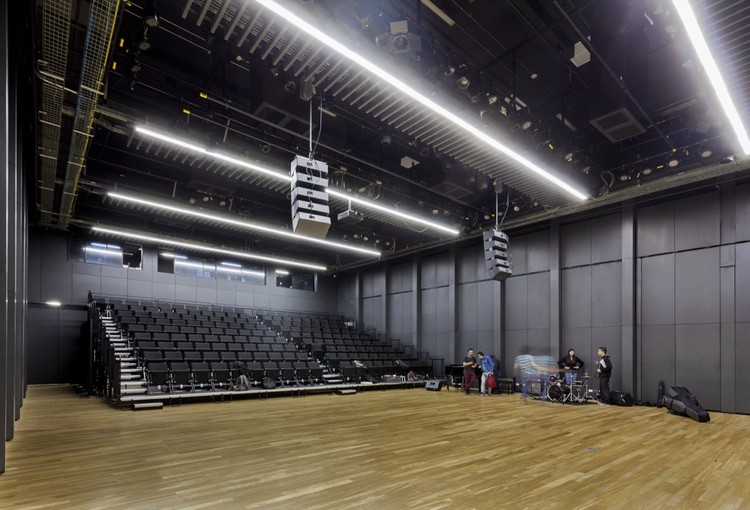 波哥大杰弗里亚大学艺术学院新建筑,城市与自然交融-38