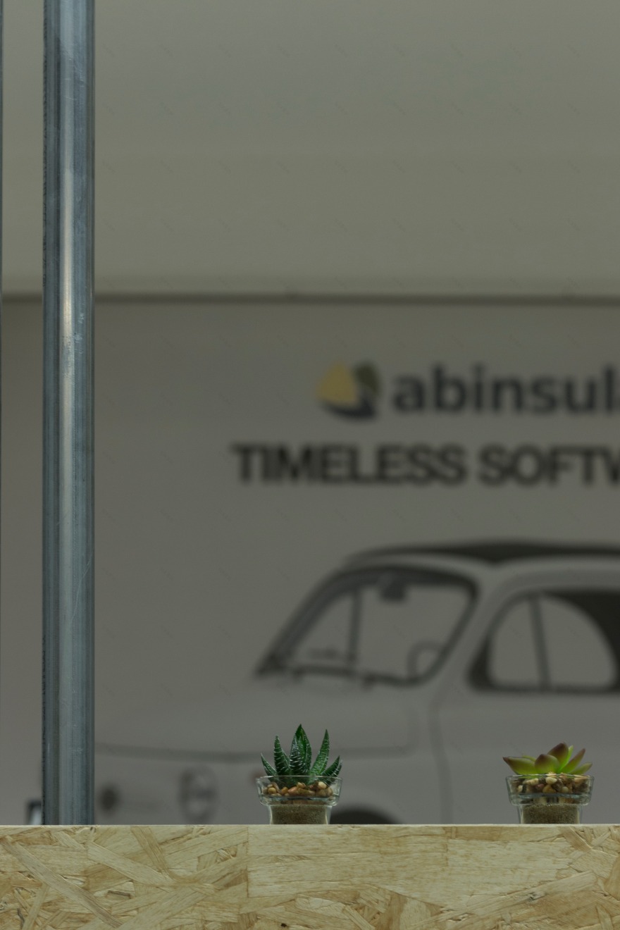 定制 OSB 隔板打造灵动办公空间-25