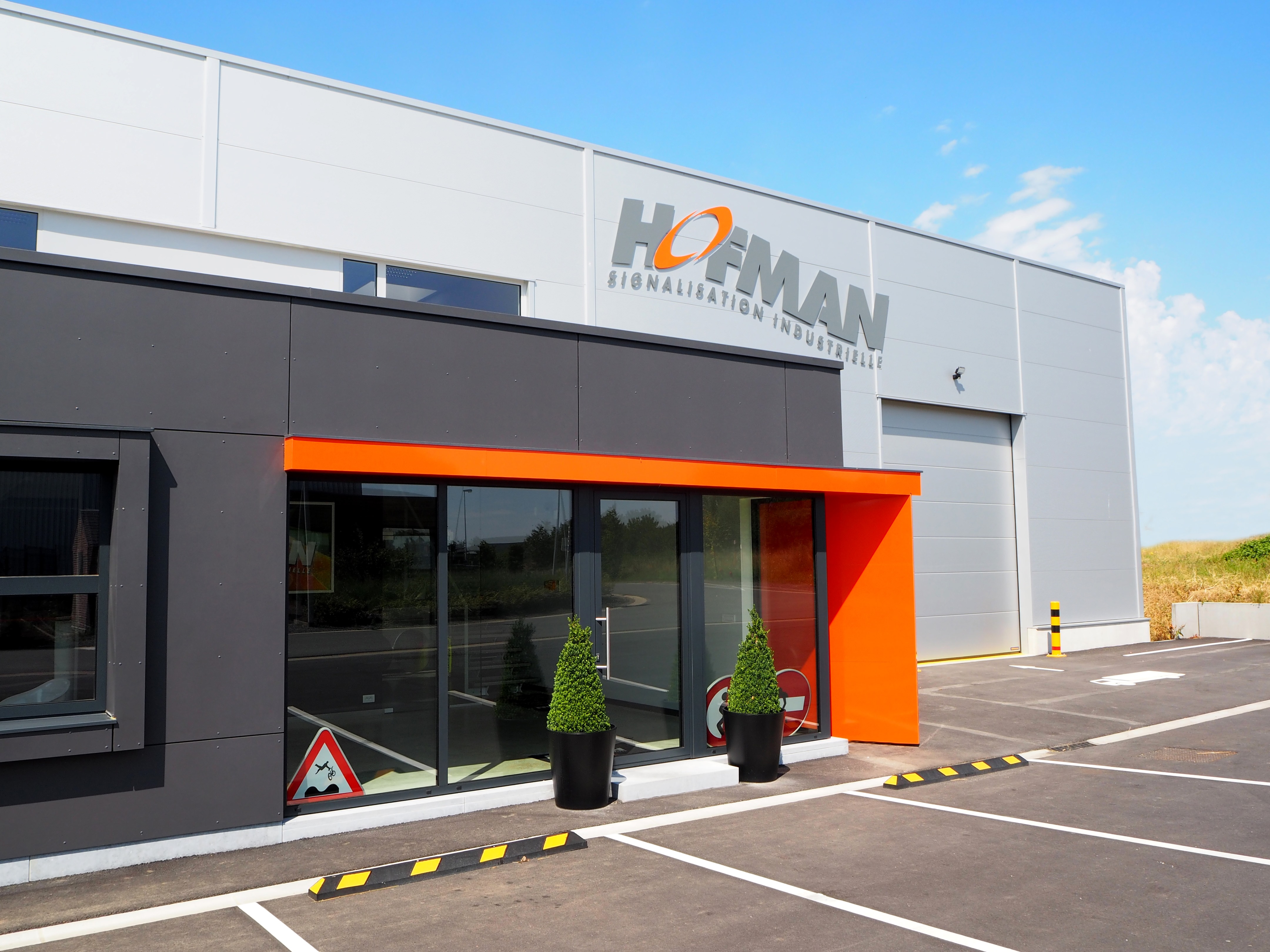 2015 年完成的 HOFMAN 信号标识总部设计-2