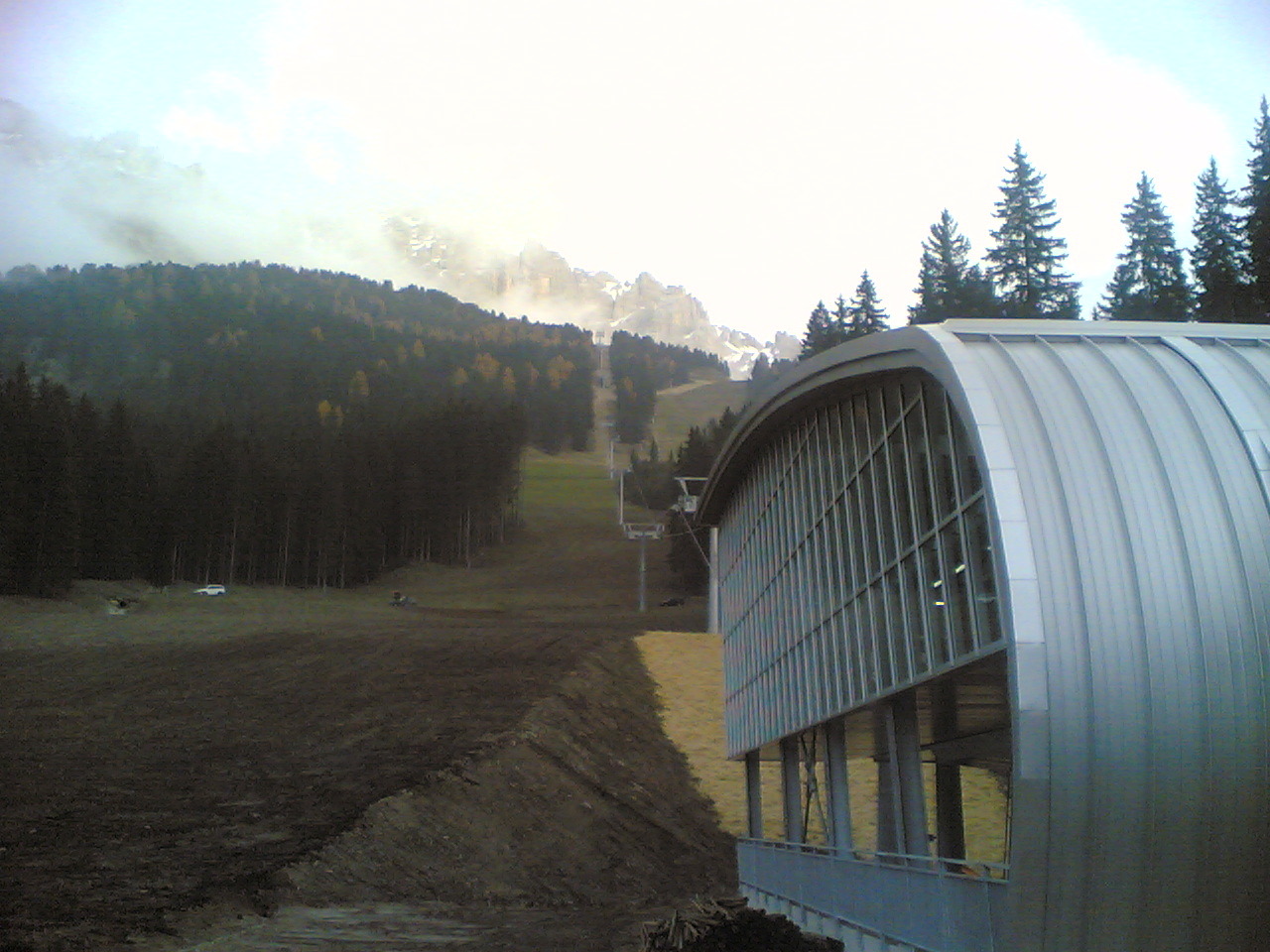 2005 年完成的 Absam Maierl 缆车站体育设施-7