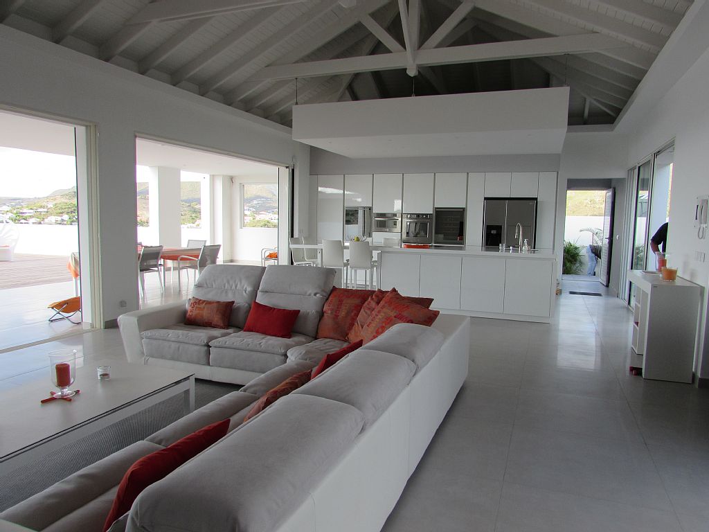 阳光充足,融入环境的别墅设计-8