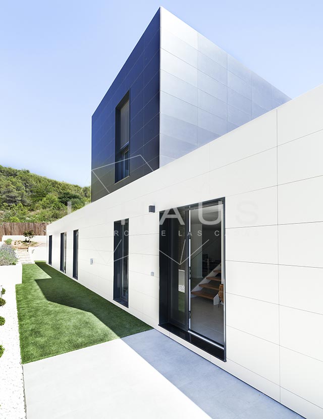 巴塞罗那简约现代模块化别墅-10