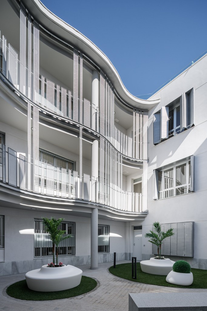 融合历史与当代的塞维利亚多户住宅-9