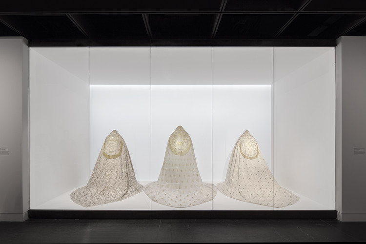 天堂物体 · 时尚与中世纪基督教艺术的对话-12