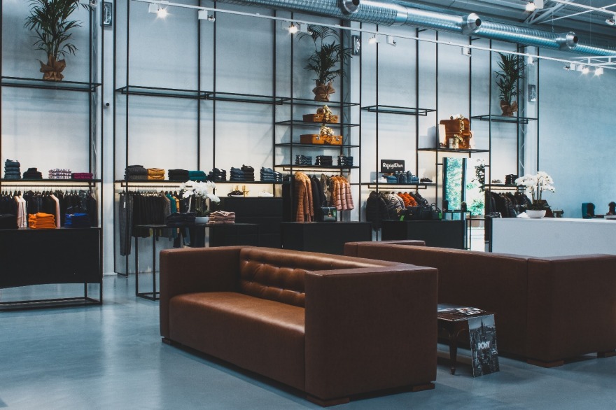 废弃工业建筑的时尚变身——Ghelfi 服装店室内设计-19