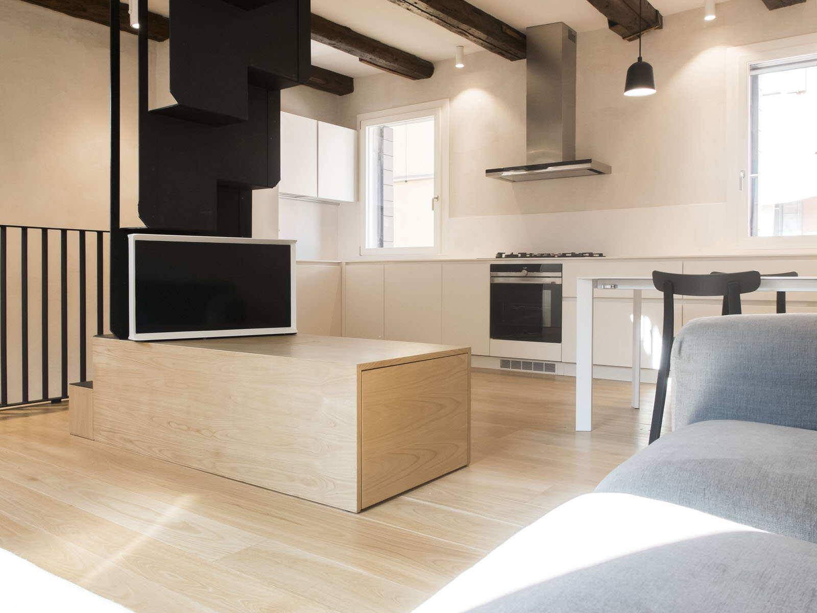 威尼斯垂直公寓 | 自然材料与开放式设计的完美融合-6