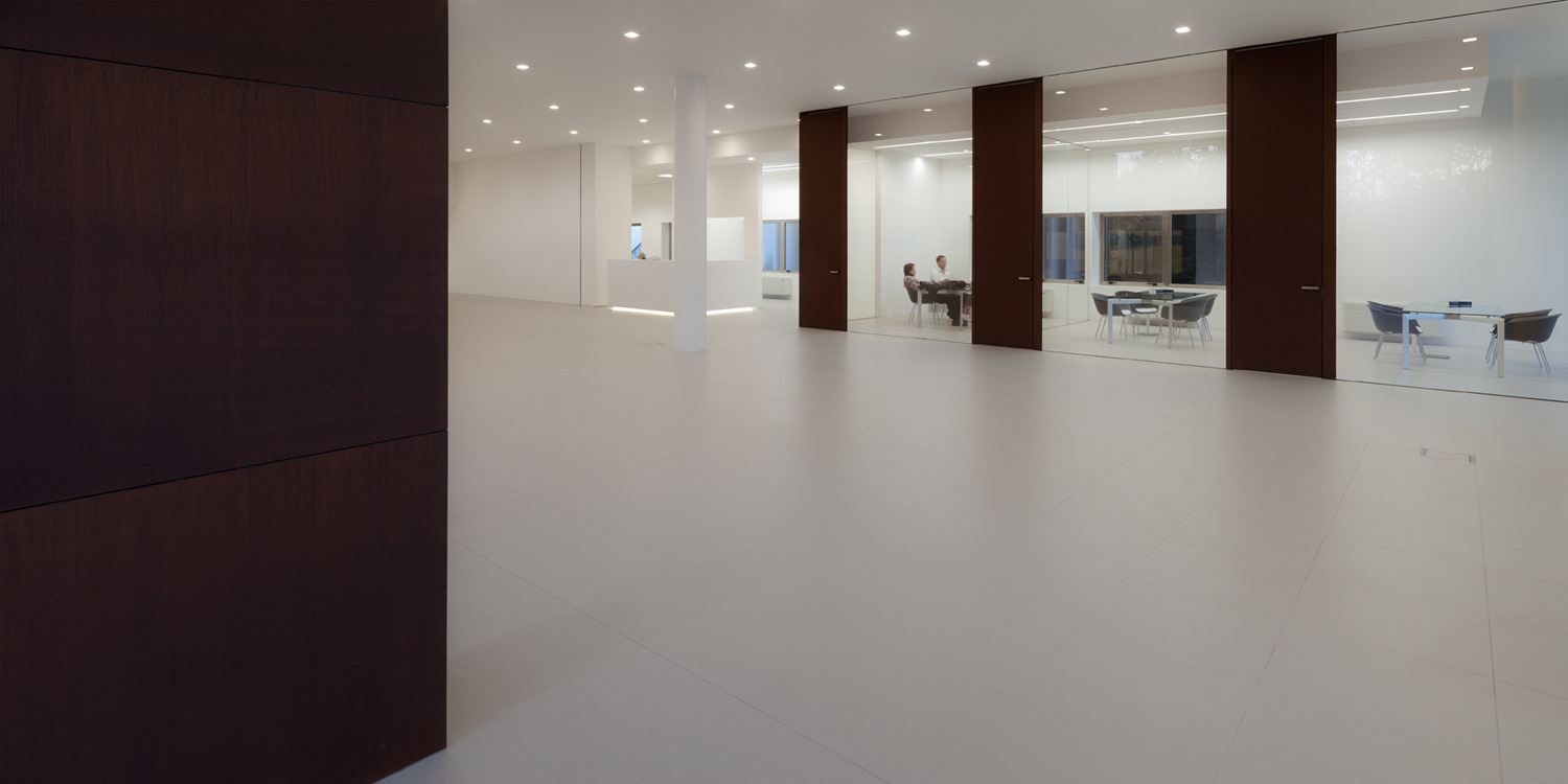 意式风格的 Secco Sistemi 总部办公空间设计-17