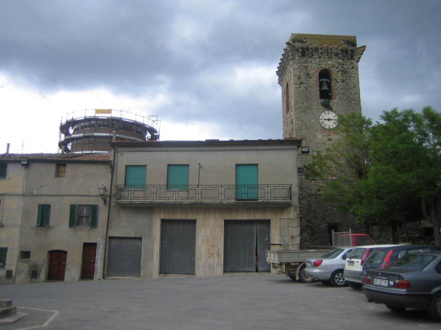 废旧水塔的创意新生 · 意大利小城艺术展览空间设计-0