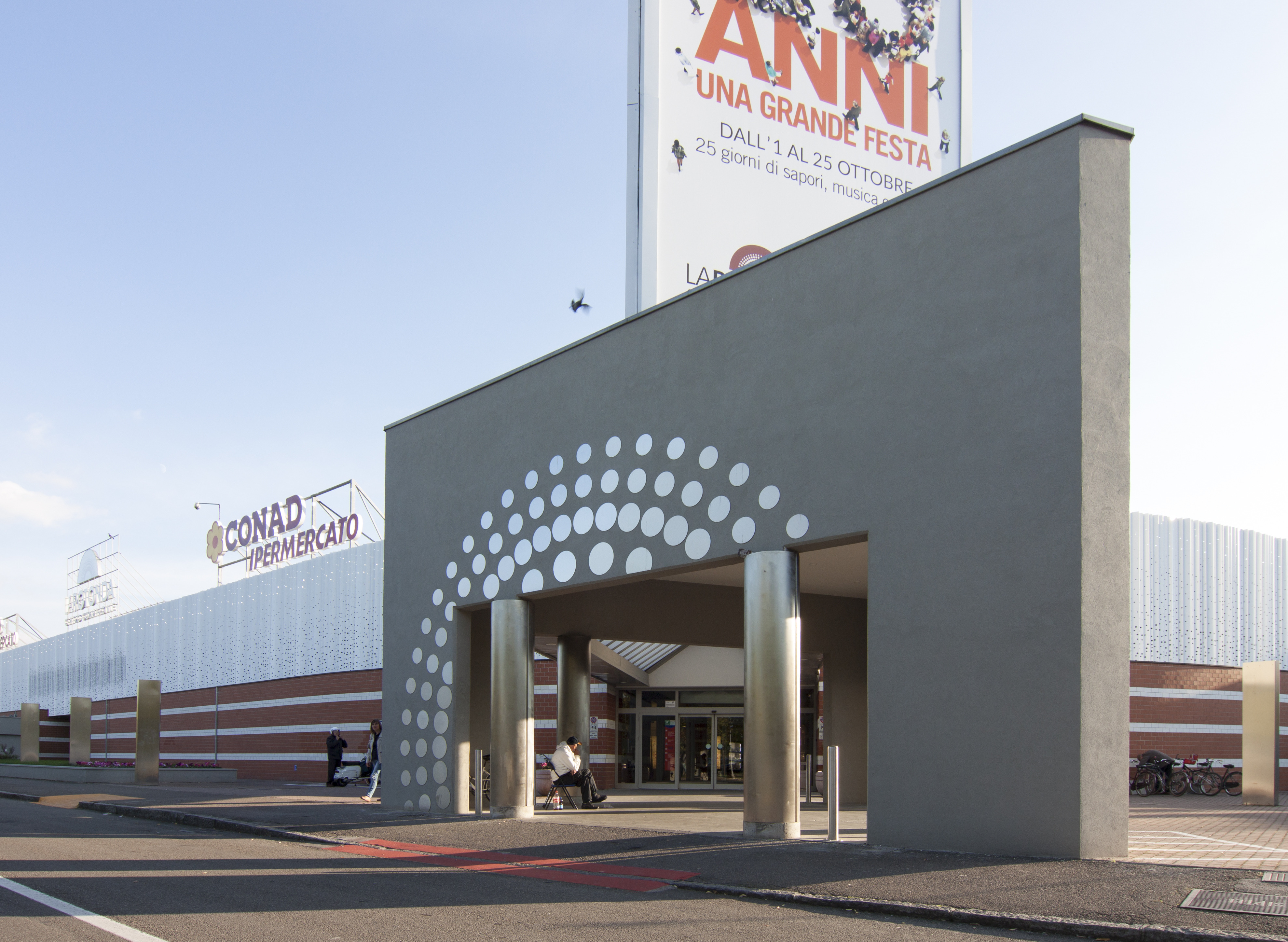 商业中心“拉罗通达”的翻新设计-9