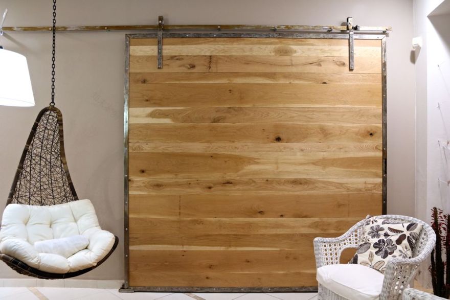 定制化木饰打造私密旅游咨询空间-22