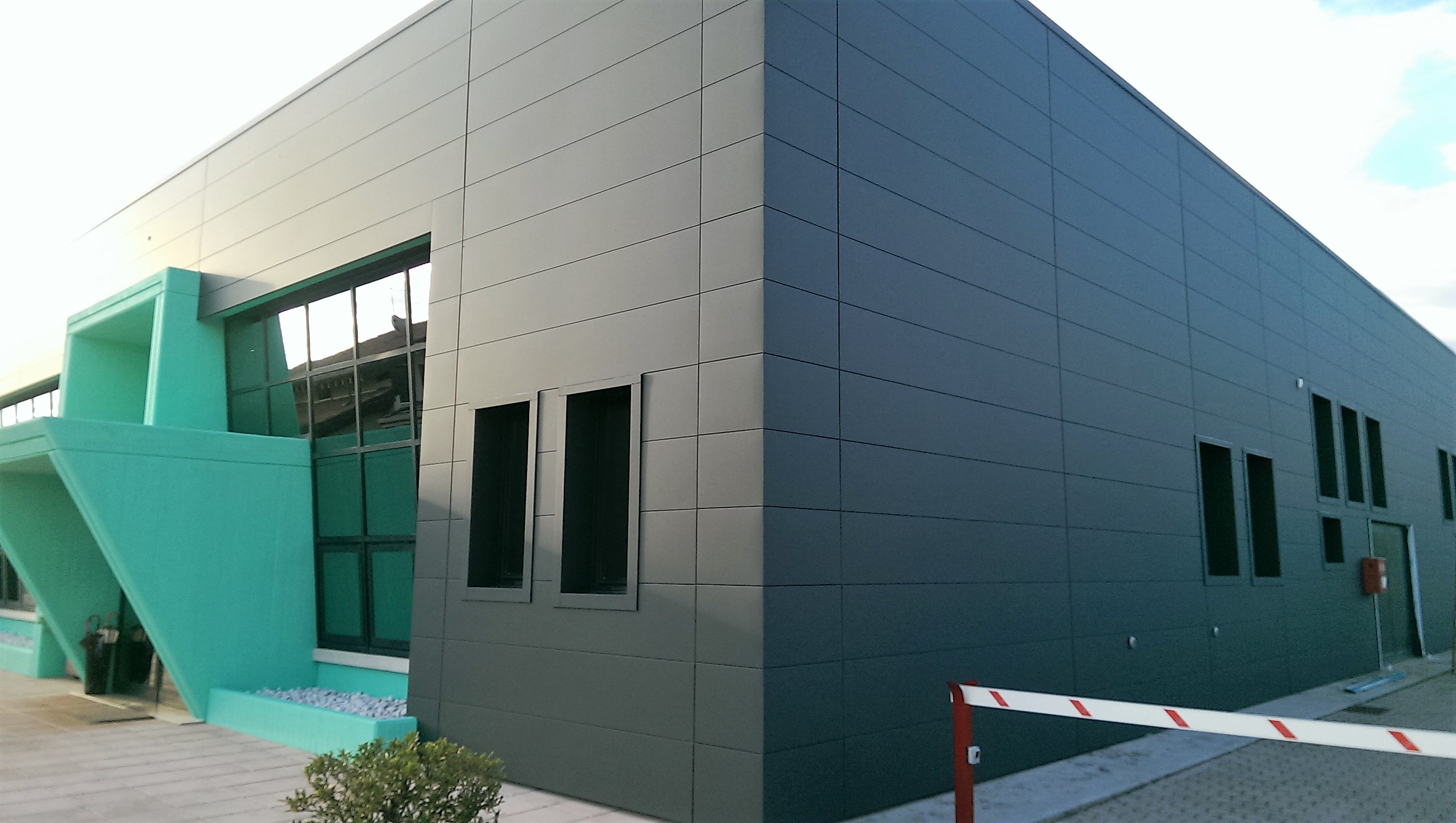 2016 年完成的面砖通风办公楼翻新-4