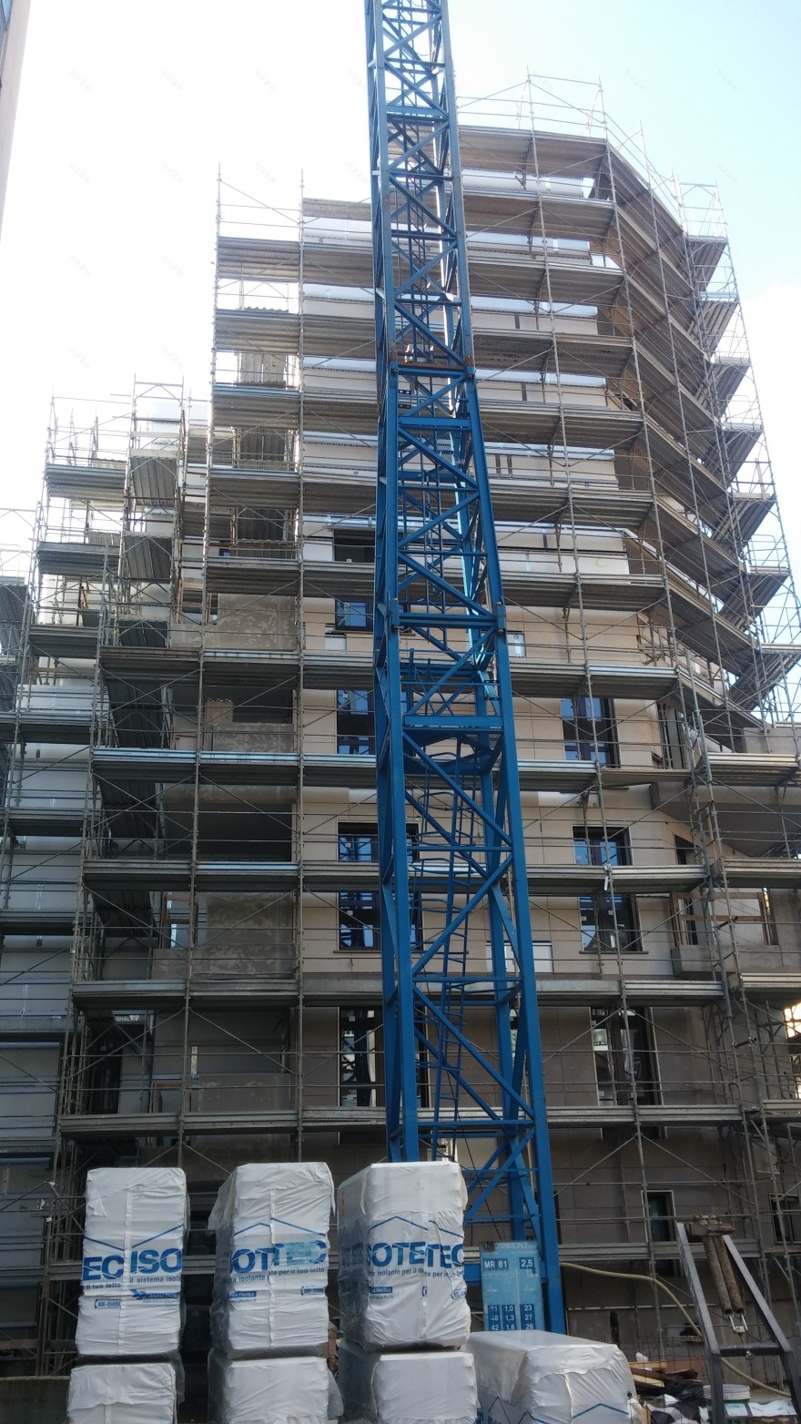 米兰 San Donato 新住宅楼,彩色瓷砖与保温系统的创新结合-8