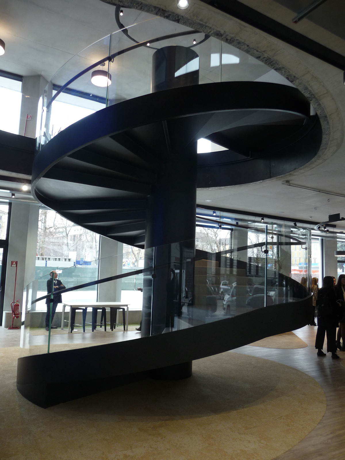 微软米兰新总部螺旋楼梯设计-3