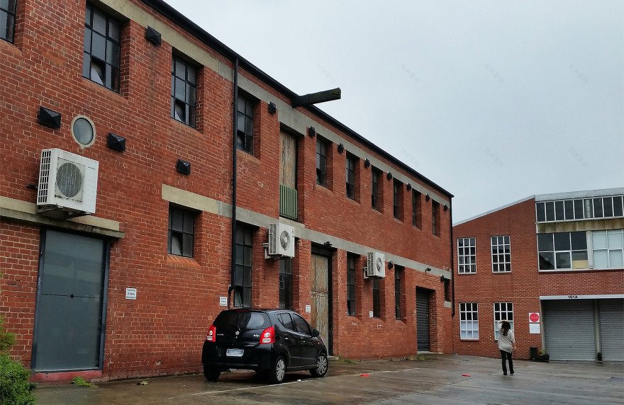 呼吸教育普拉提训练中心 | 工业风仓库变身优雅健身空间-1