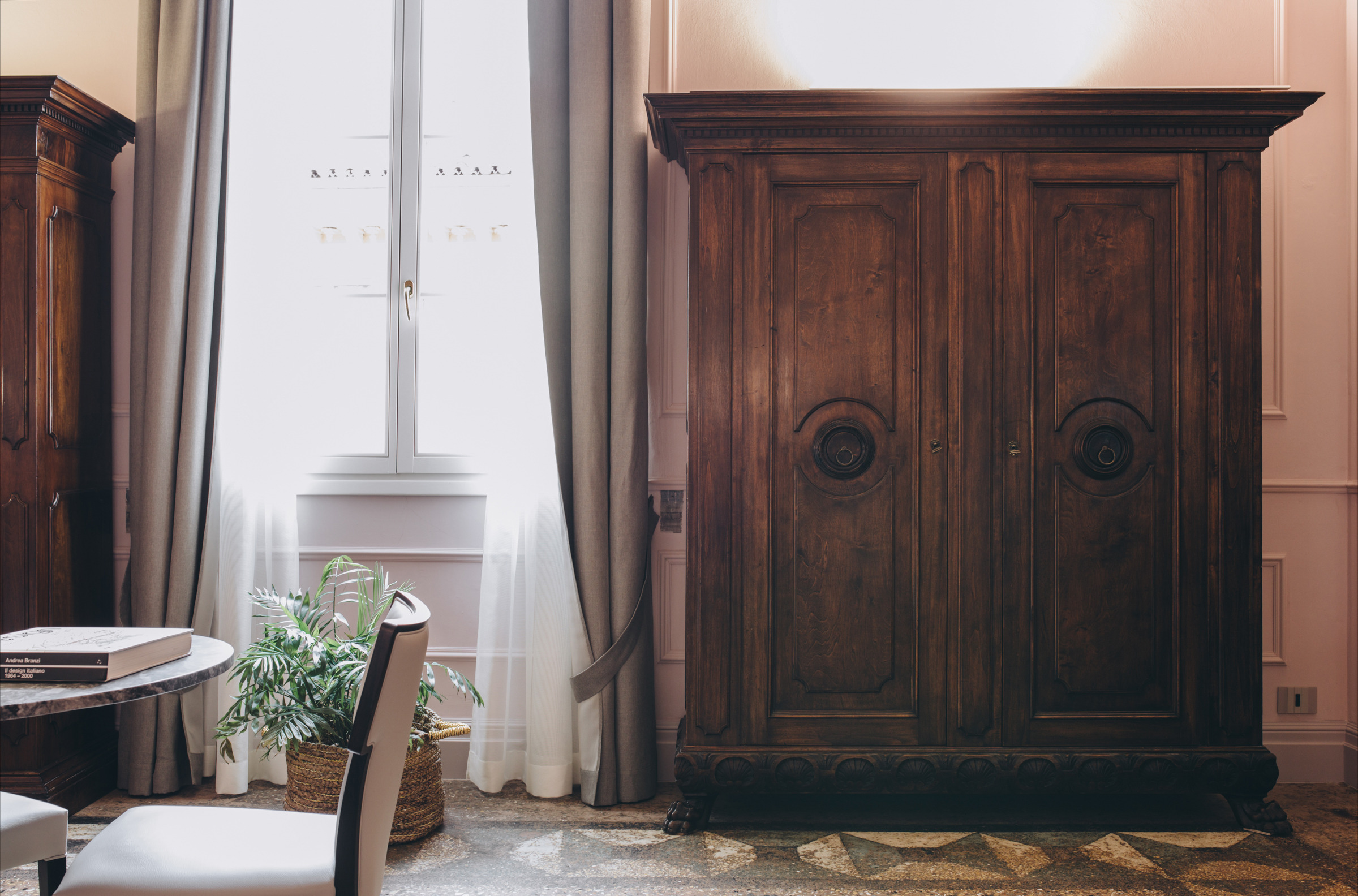 意大利博洛尼亚百年建筑的奢华套房新生-23